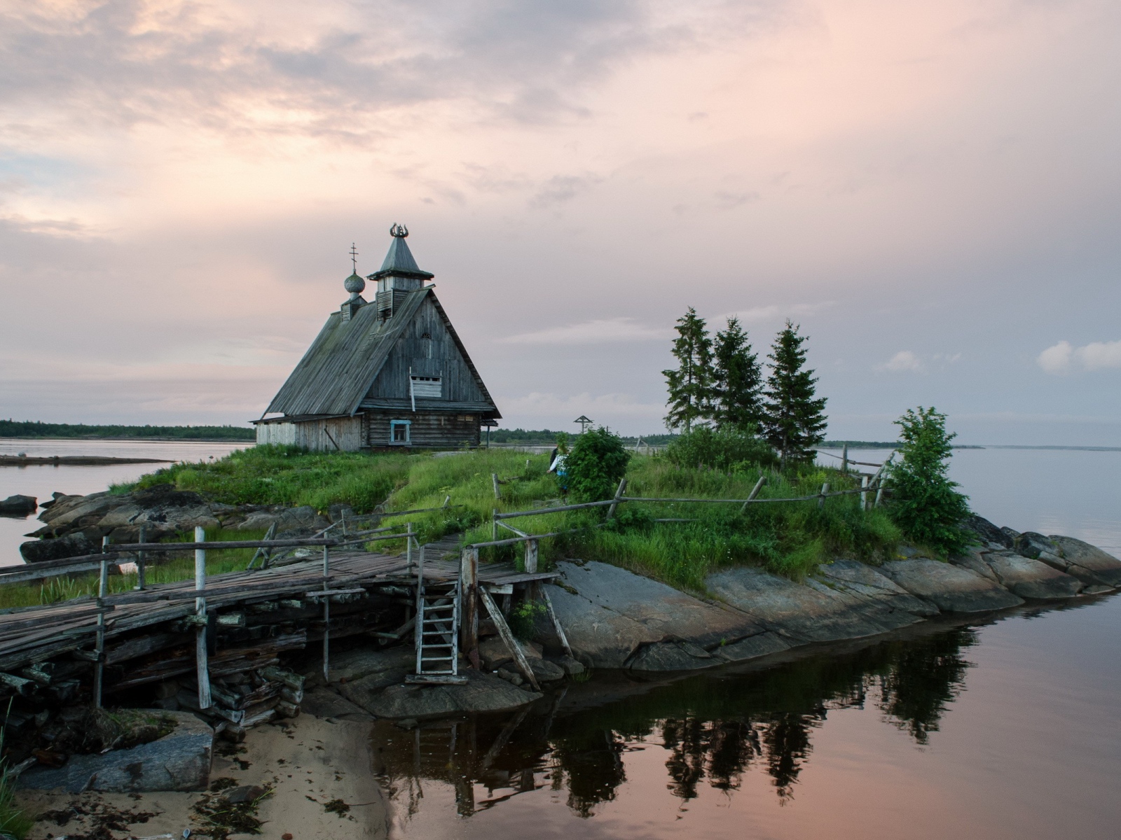 Часовня на островке