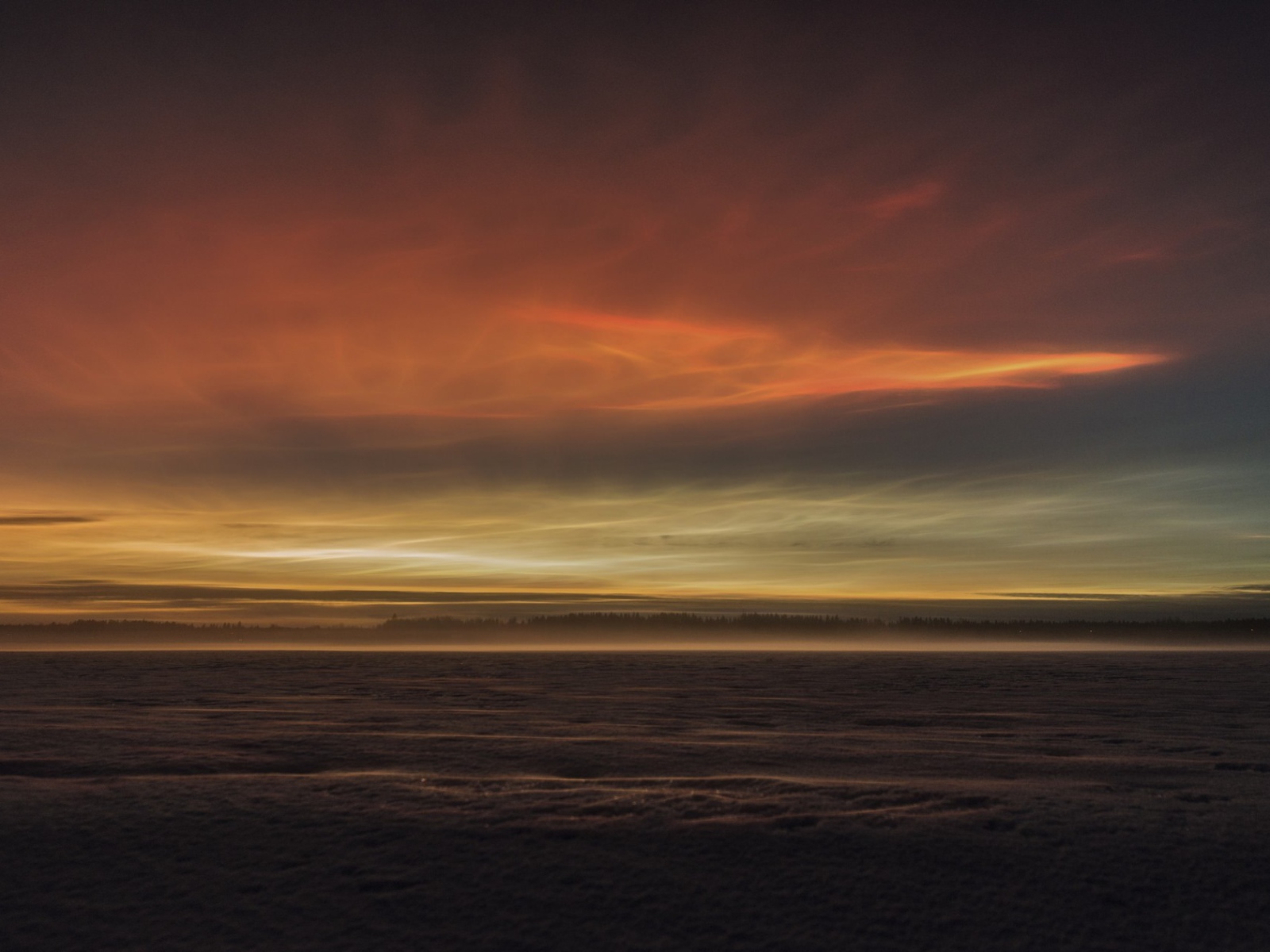Туман над землей перед рассветом