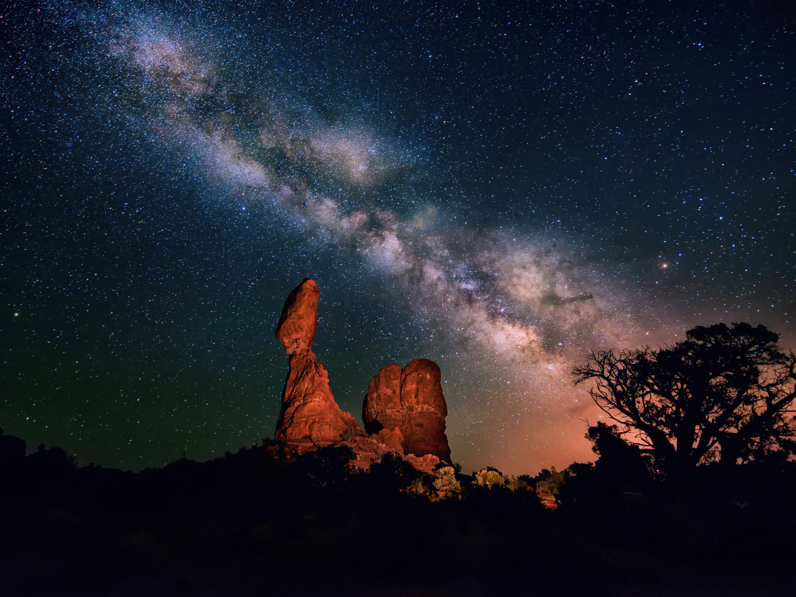 	   Milky way above the canyon