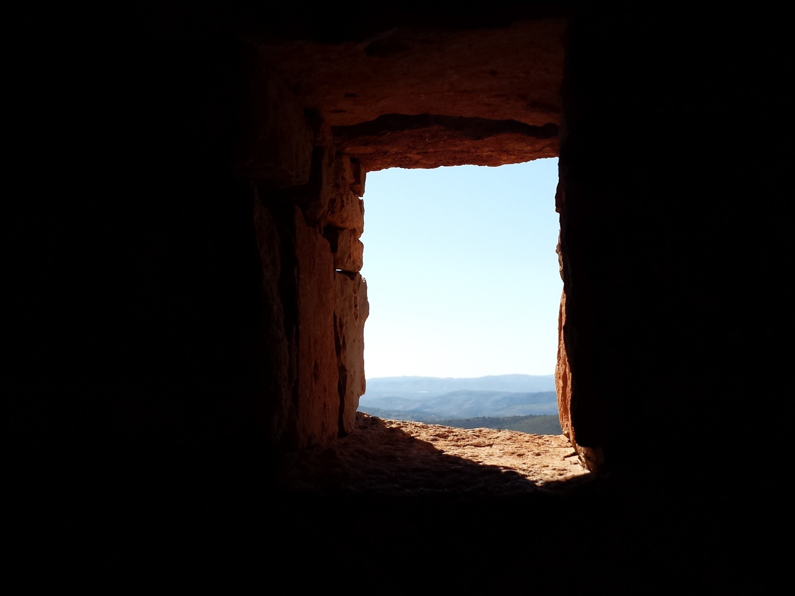 Квадратный выход из пещеры