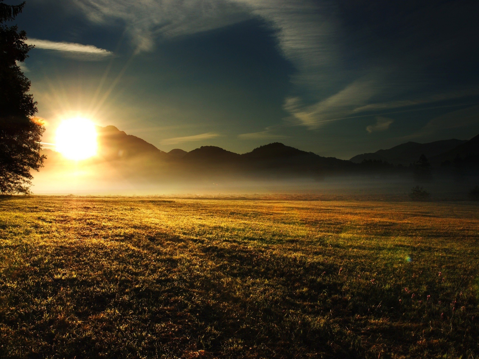 Вечерний туман на закате