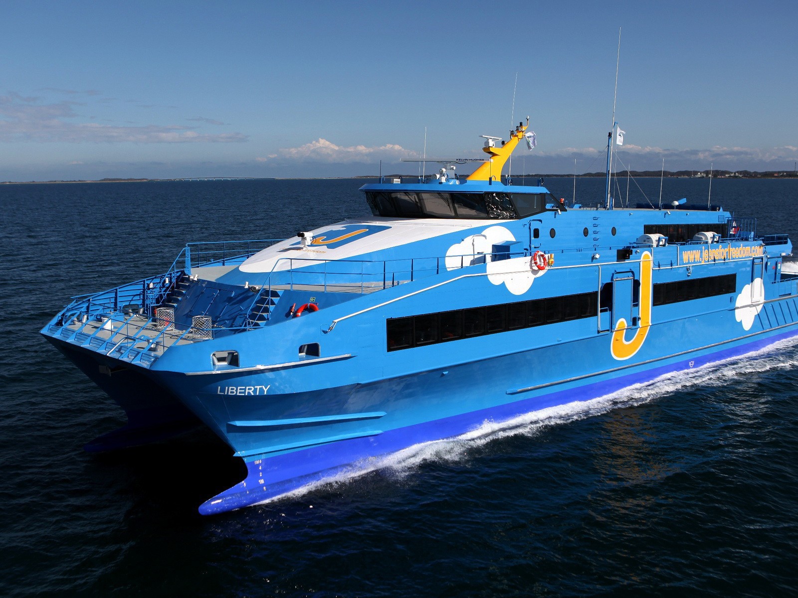 Голубая яхта Либерти