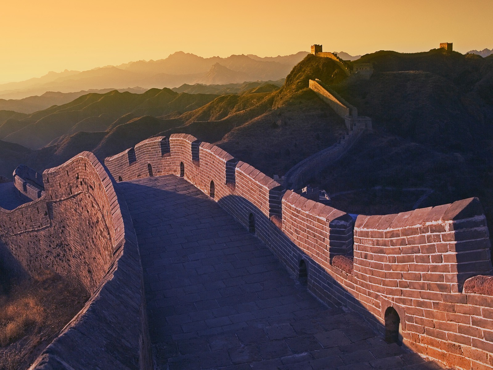 Фрагмент Великой Китайской стены на закате