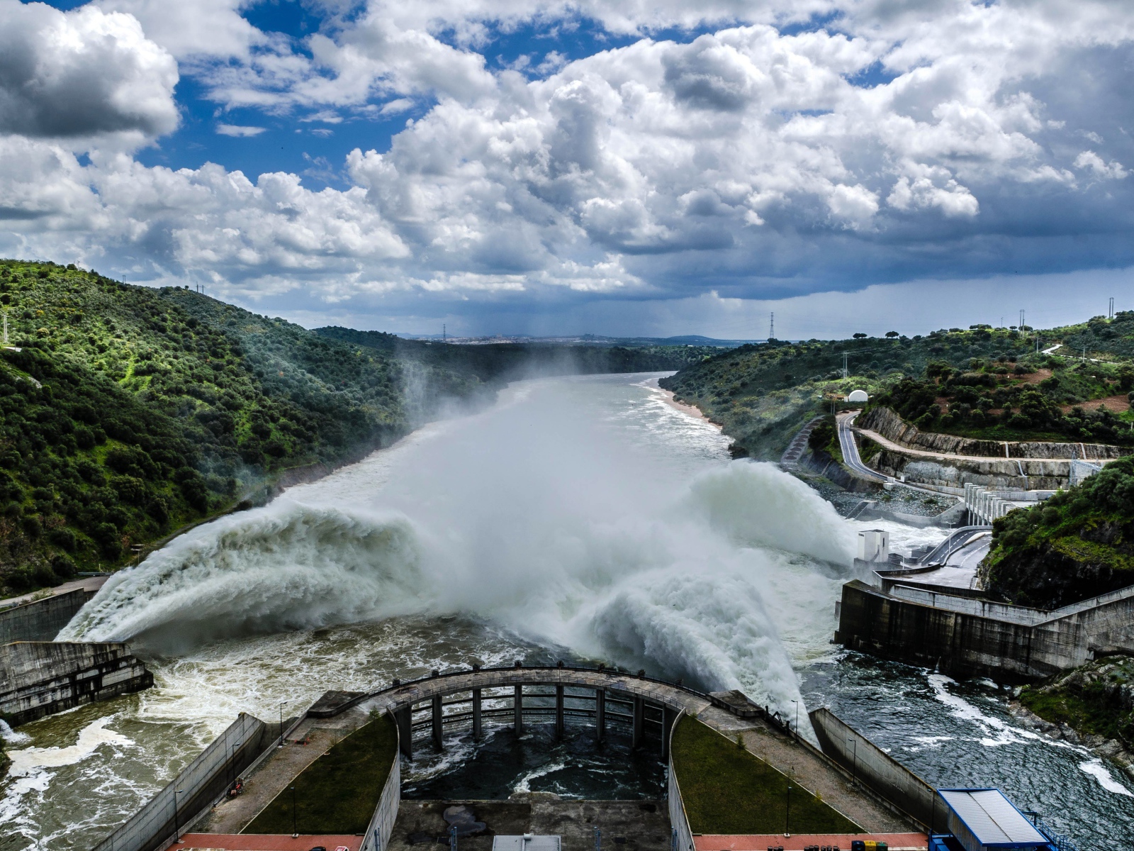 Электростанция на реке в Португалии