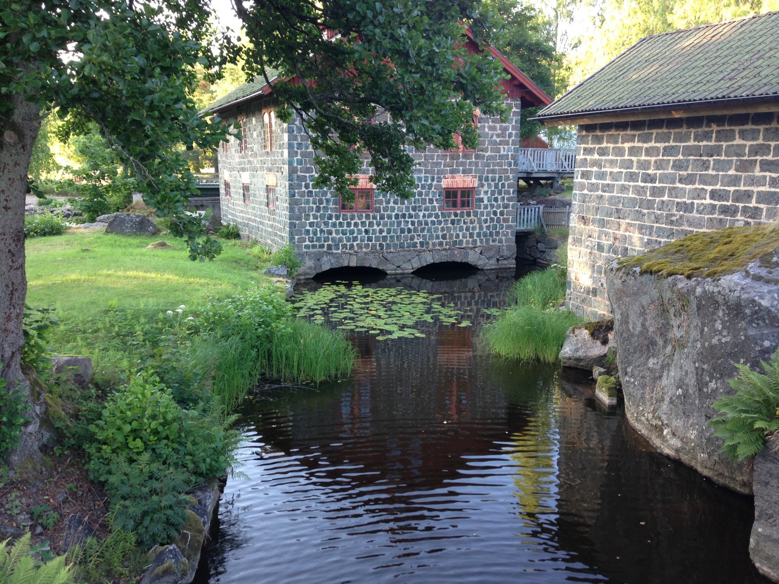 Дома на реке, Швеция