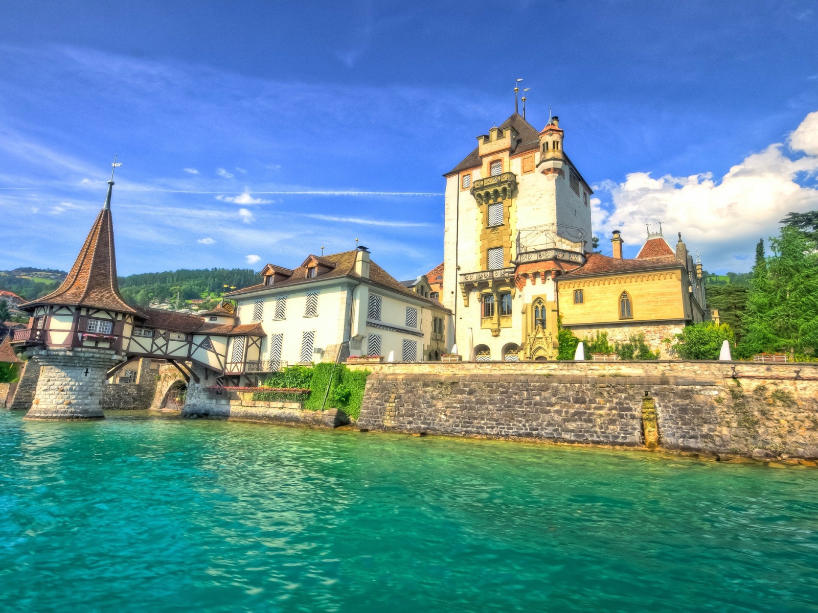 Старинный дом на набережной, Швейцария