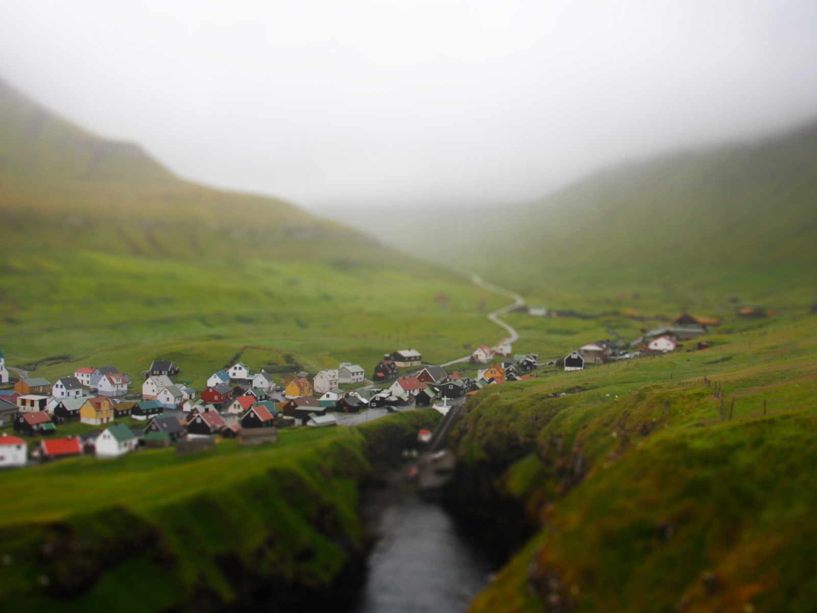 Овраг на окраине горного селения