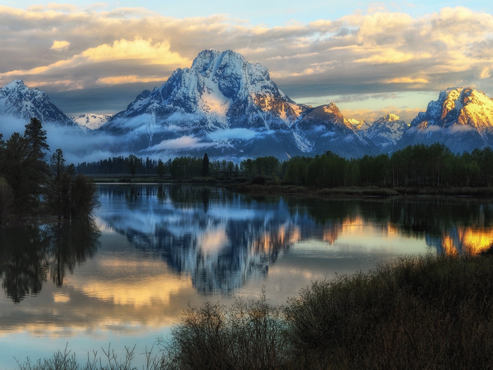Красочный пейзаж в национальном парке Гранд Титон