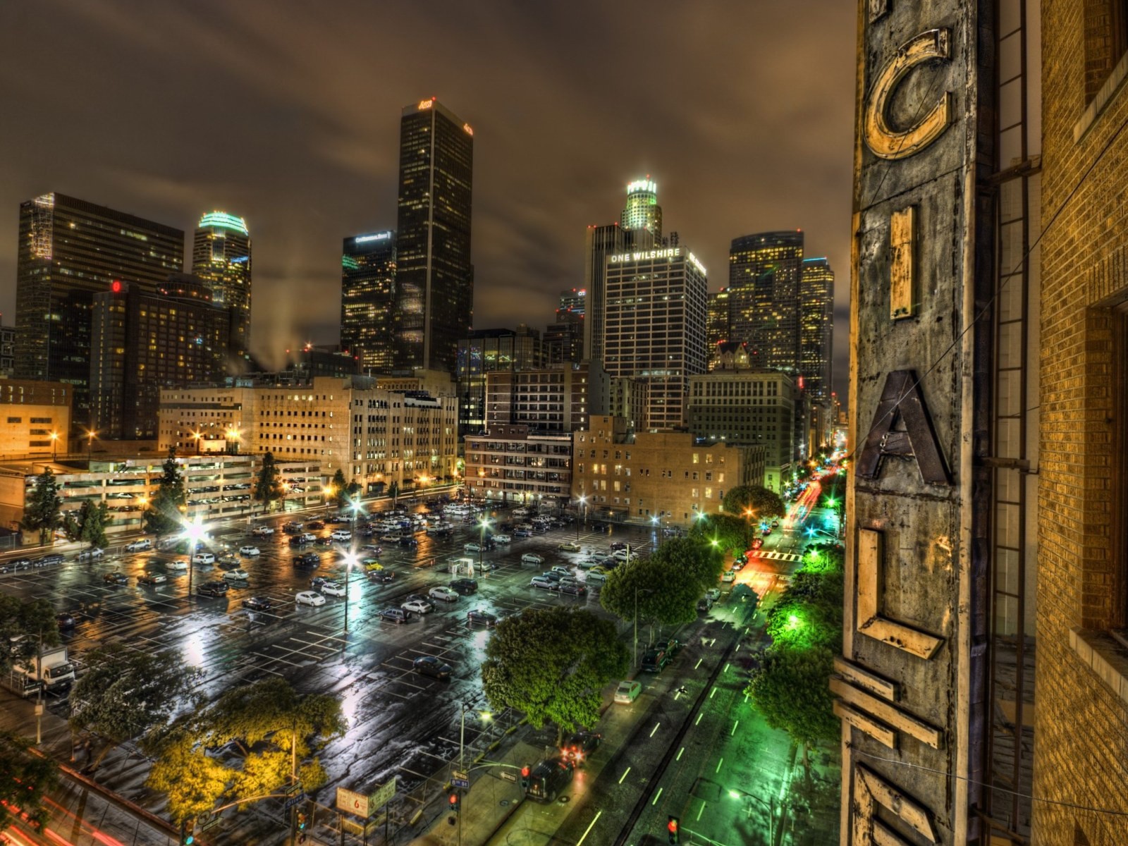 Парковка в ночном Лос-Анжелесе