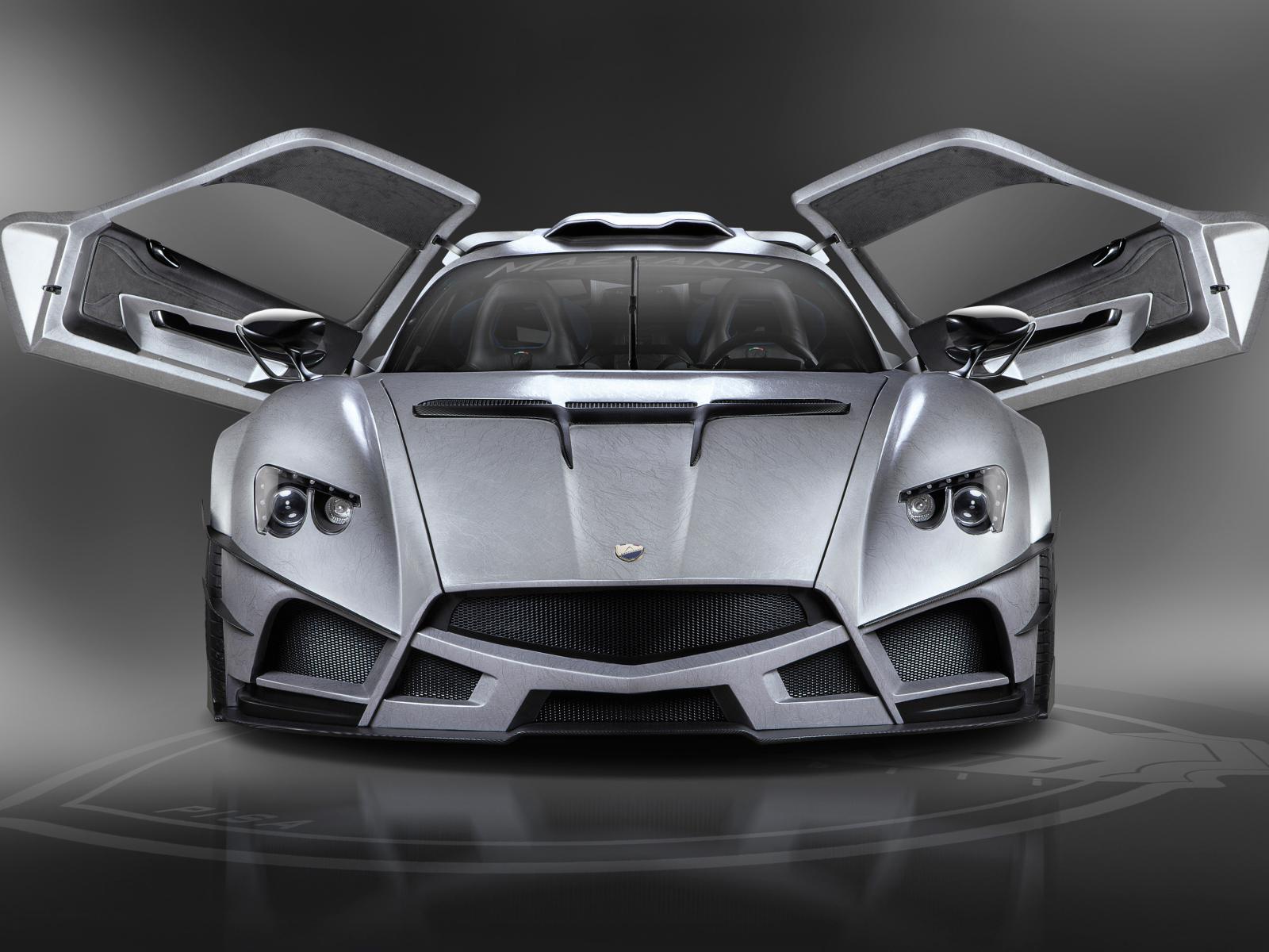 Суперкар Mazzanti Evantra Millecavalli 2017, серебристого цвета 