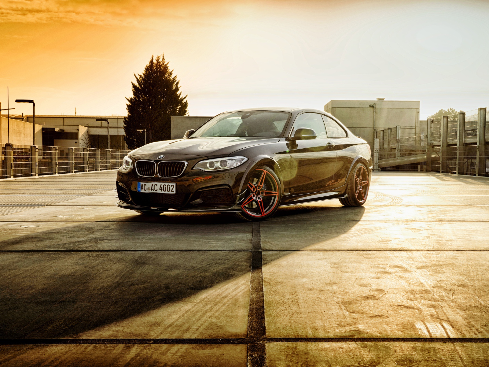 Стильный черный немецкий автомобиль BMW F22