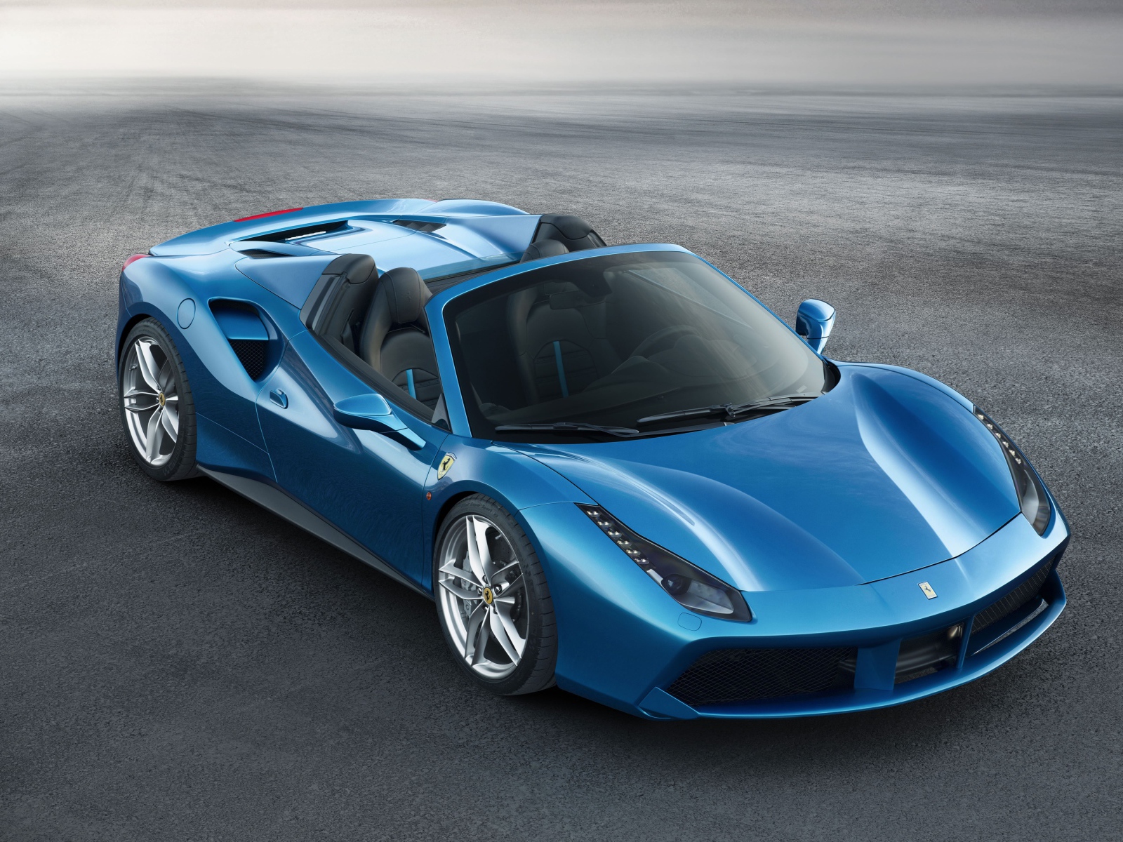 Синий спорткар Ferrari 488 Spider 