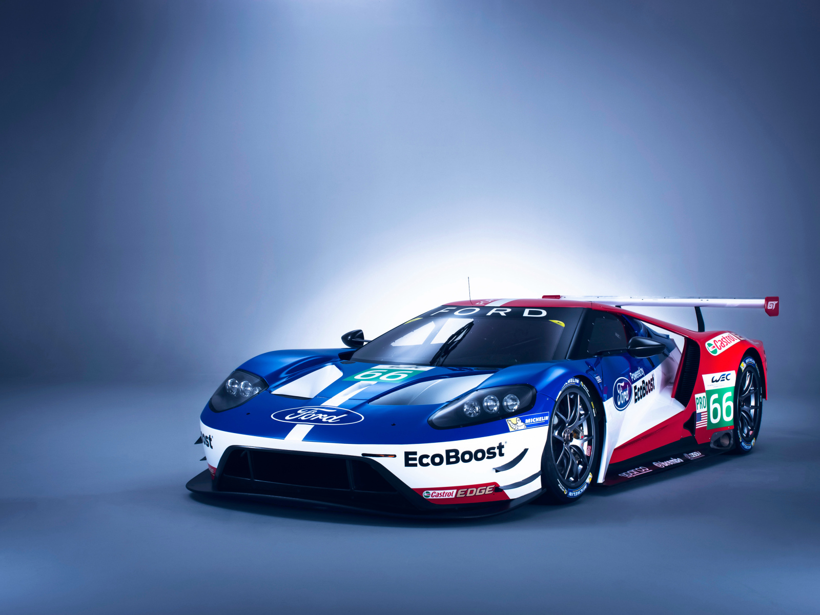 Спортивный гоночный автомобиль  Ford GT Le Mans 