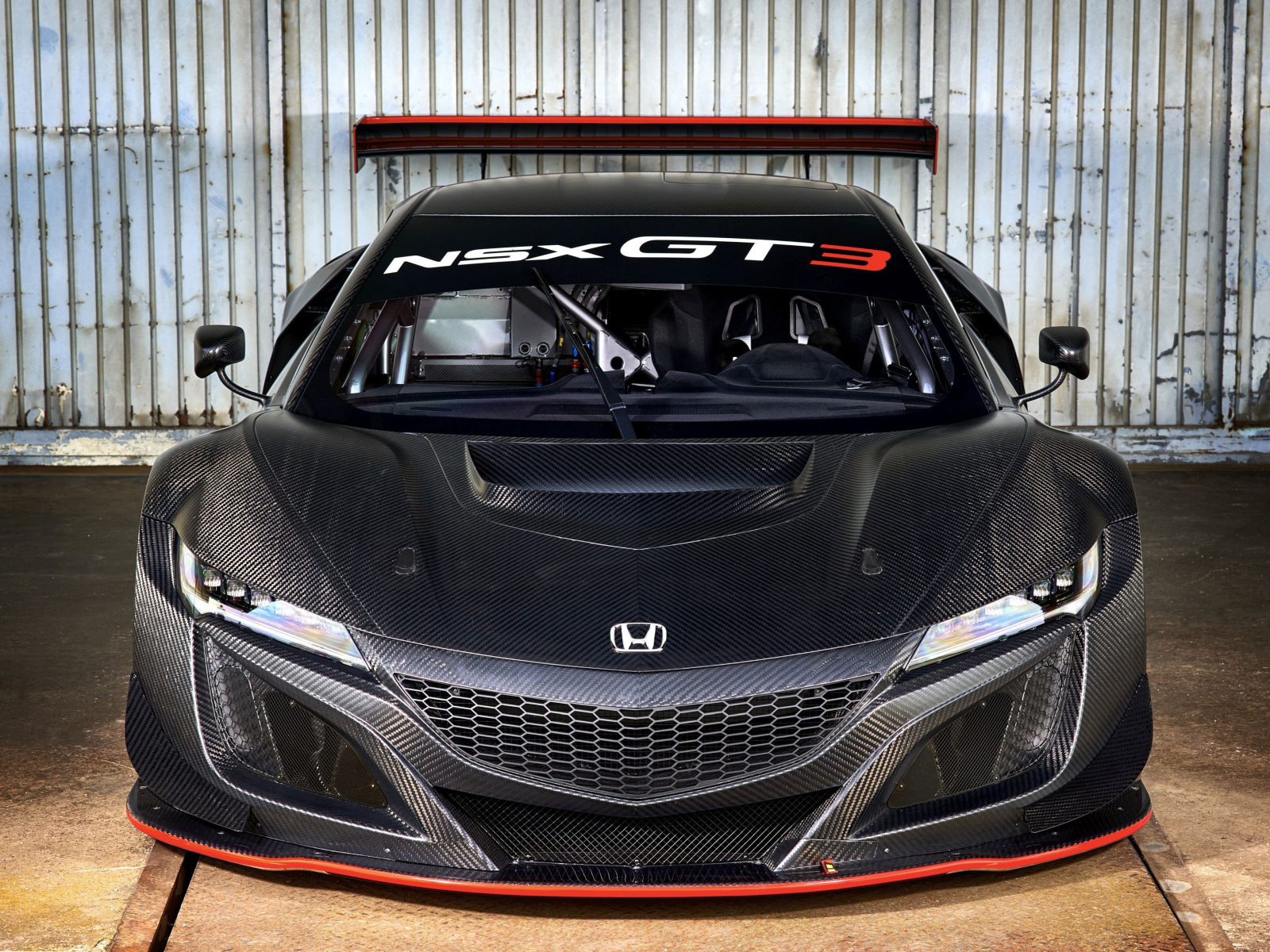 Автомобиль Honda NSX GT3, 2017 вид спереди