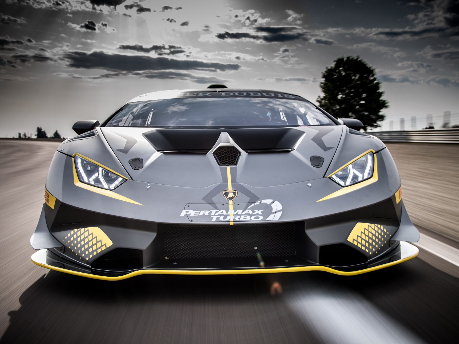Спортивный автомобиль Lamborghini Huracan Super Trofeo EVO, 2018 вид спереди