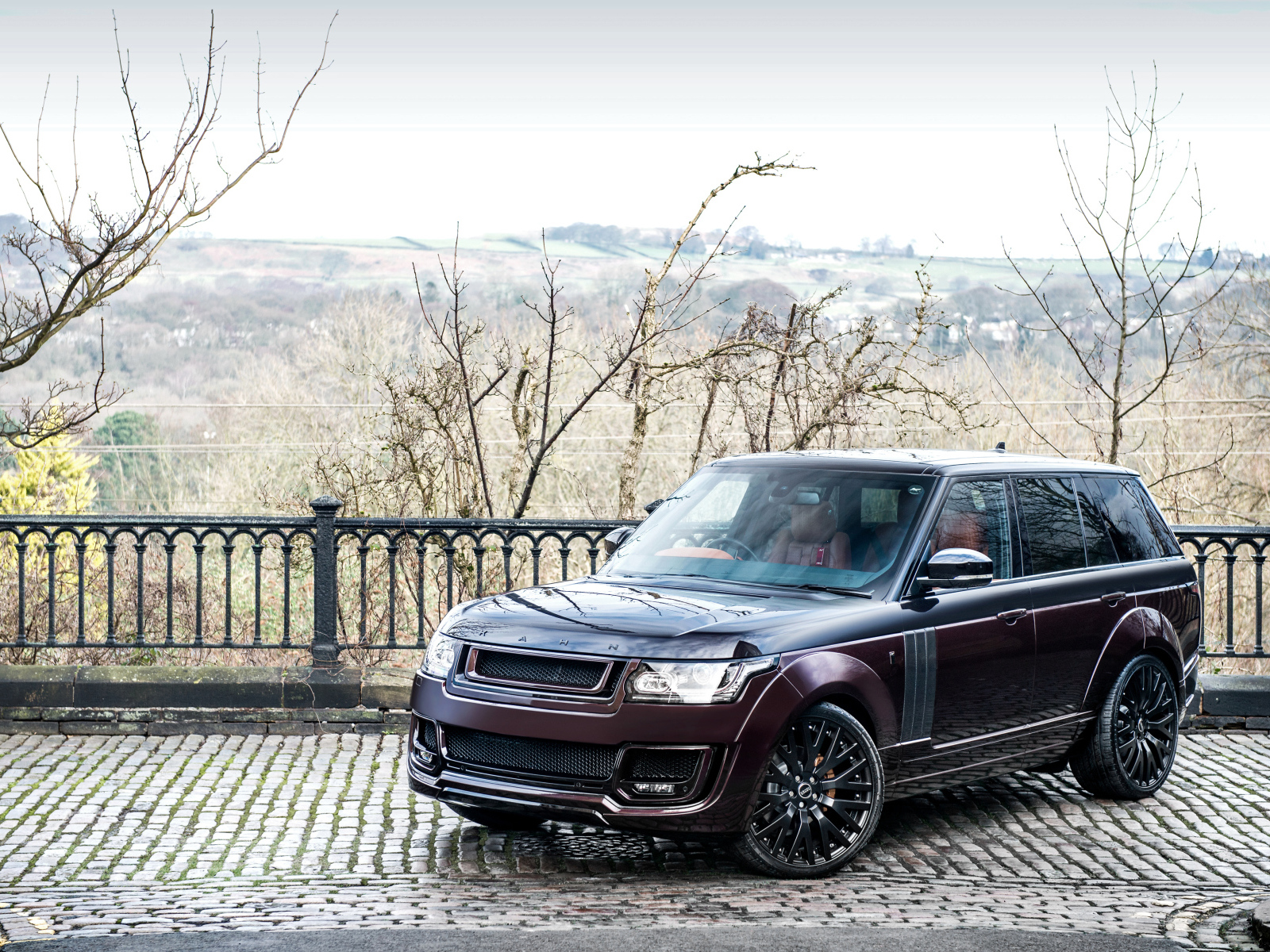 Внедорожник Range Rover цвет бордовый металлик