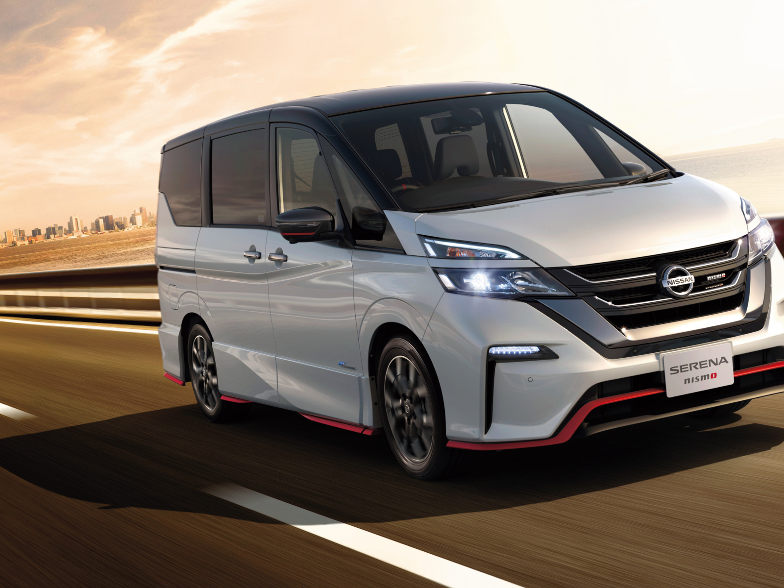 Белый минивэн Nissan Serena Nismo, 2018