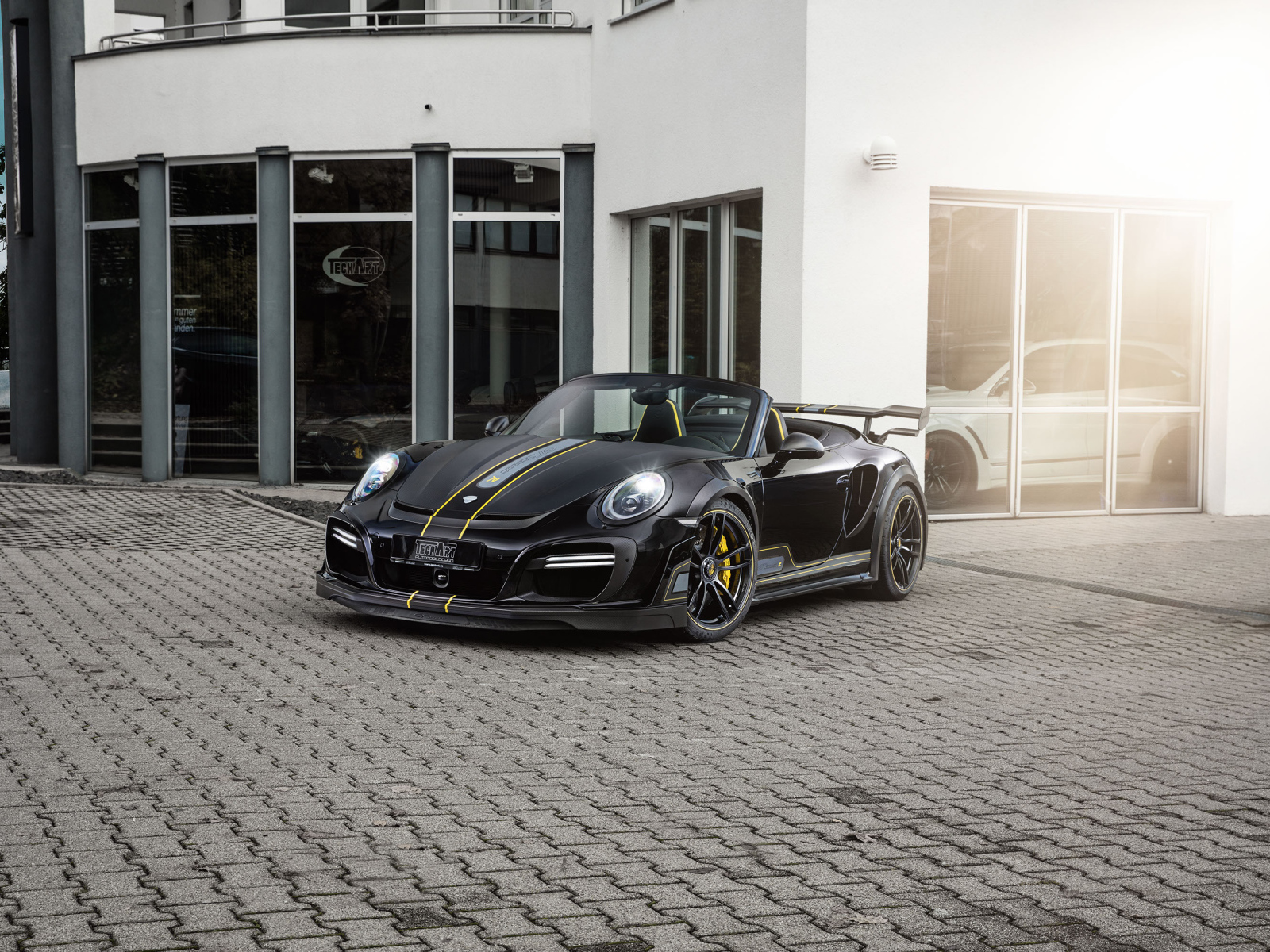 Черный кабриолет  Porsche 911 Turbo 2017 