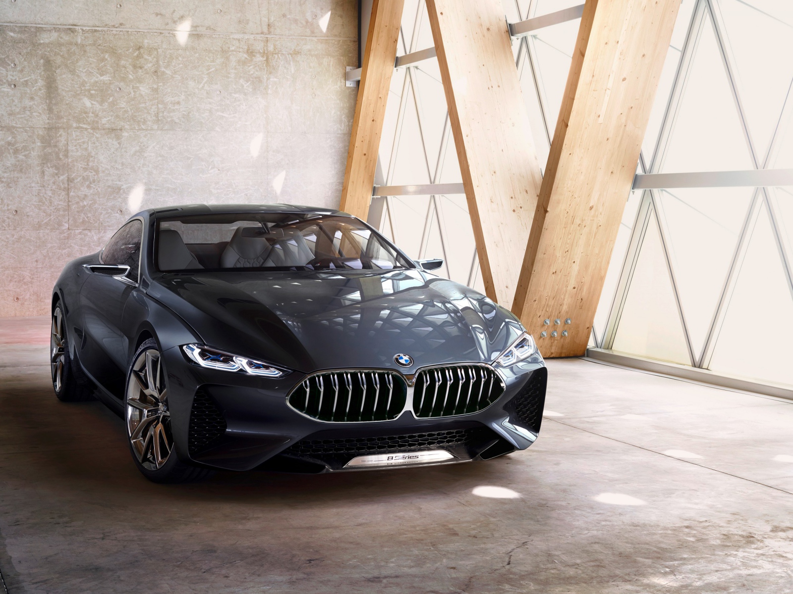 Серебристый автомобиль BMW Concept 8 Series, 2018