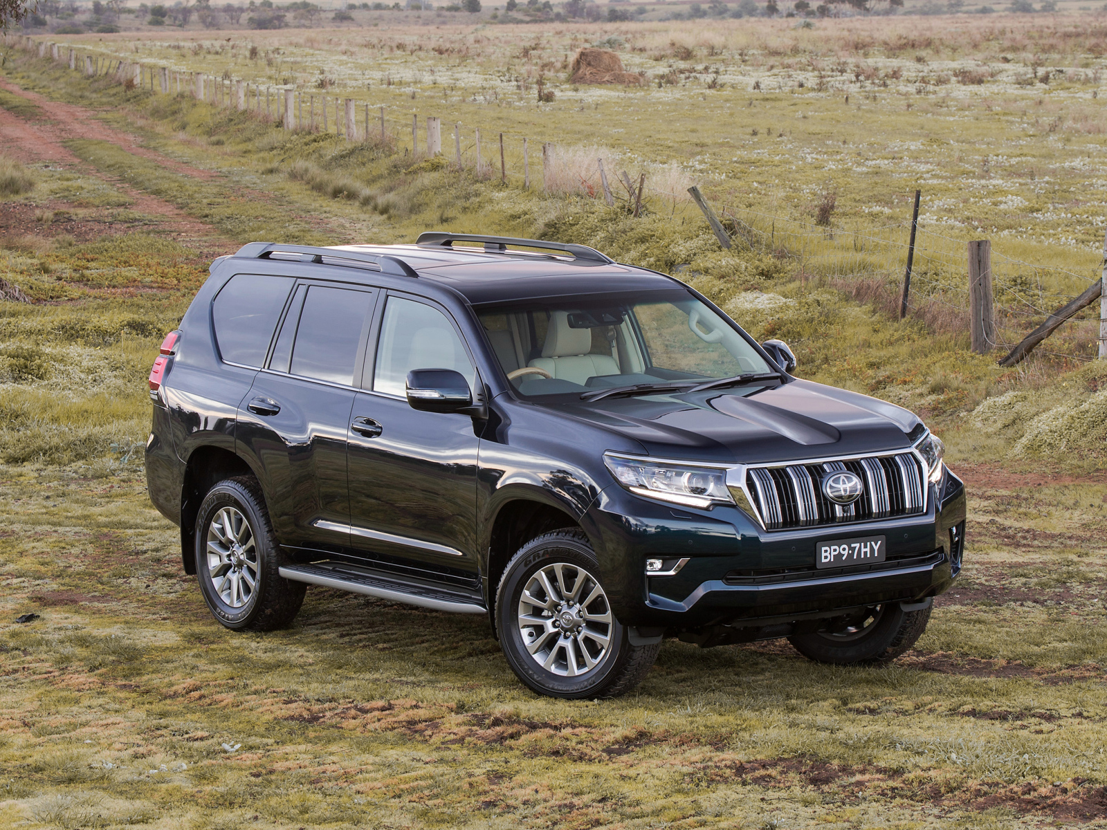 Черный внедорожник Toyota  Land Cruiser Prado, 2017
