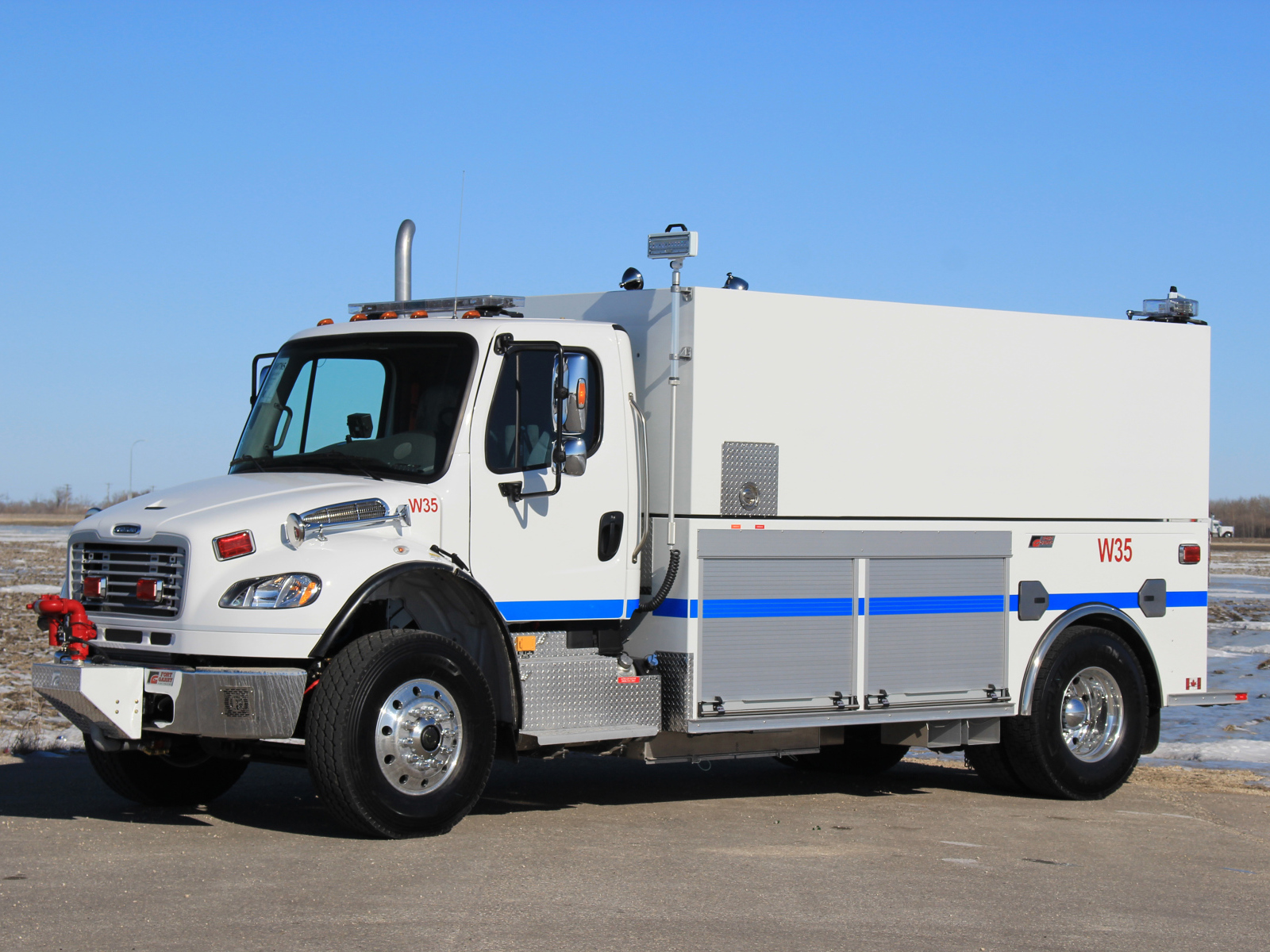 Грузовик Freightliner Business Class M2 106 Grusader Tanker, 2017 года