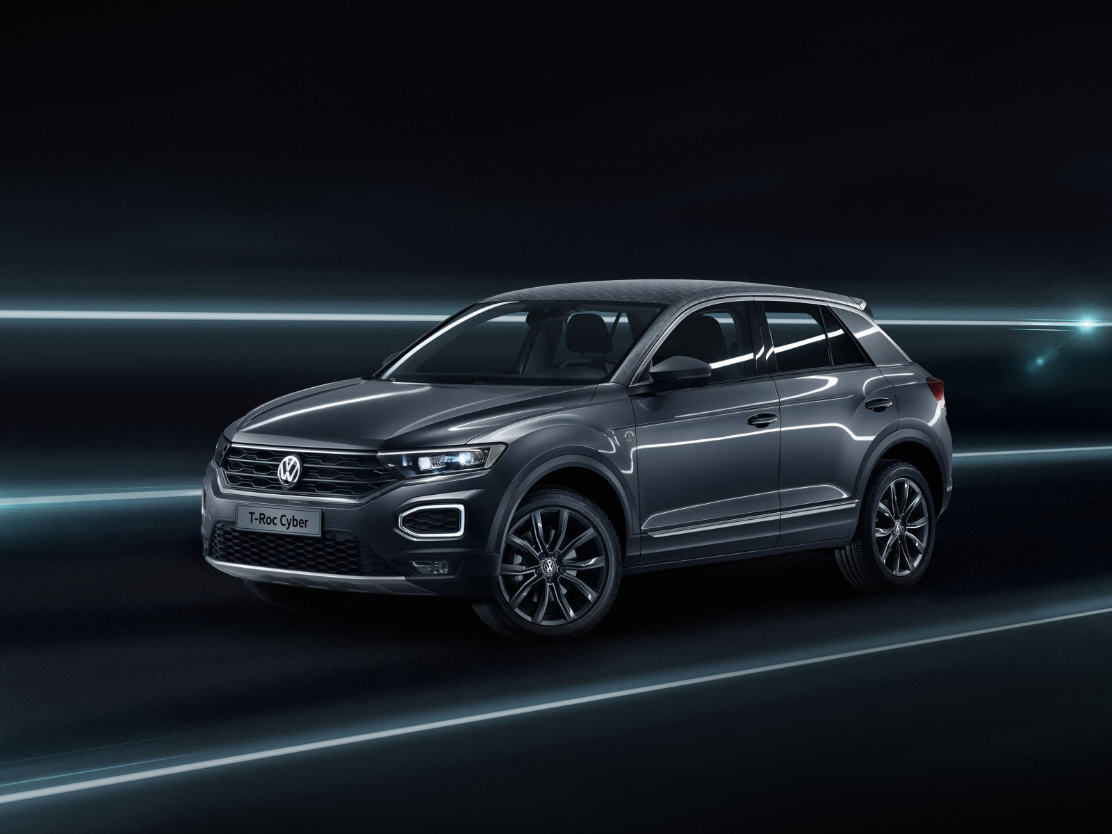 Стильный серебристый внедорожник Volkswagen T Roc Cyber Special Edition