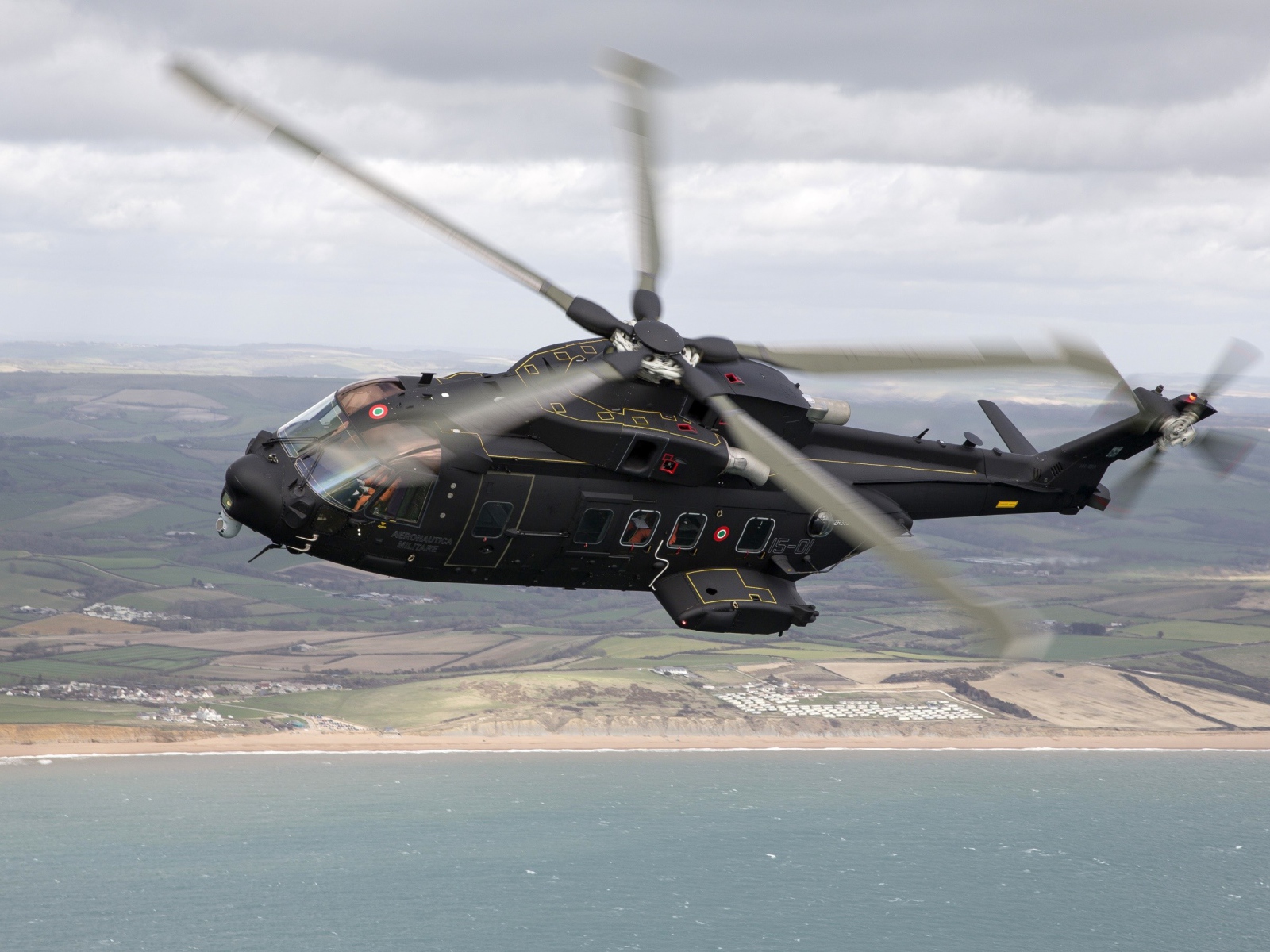 Французский военный вертолет HH-101A Caesar 