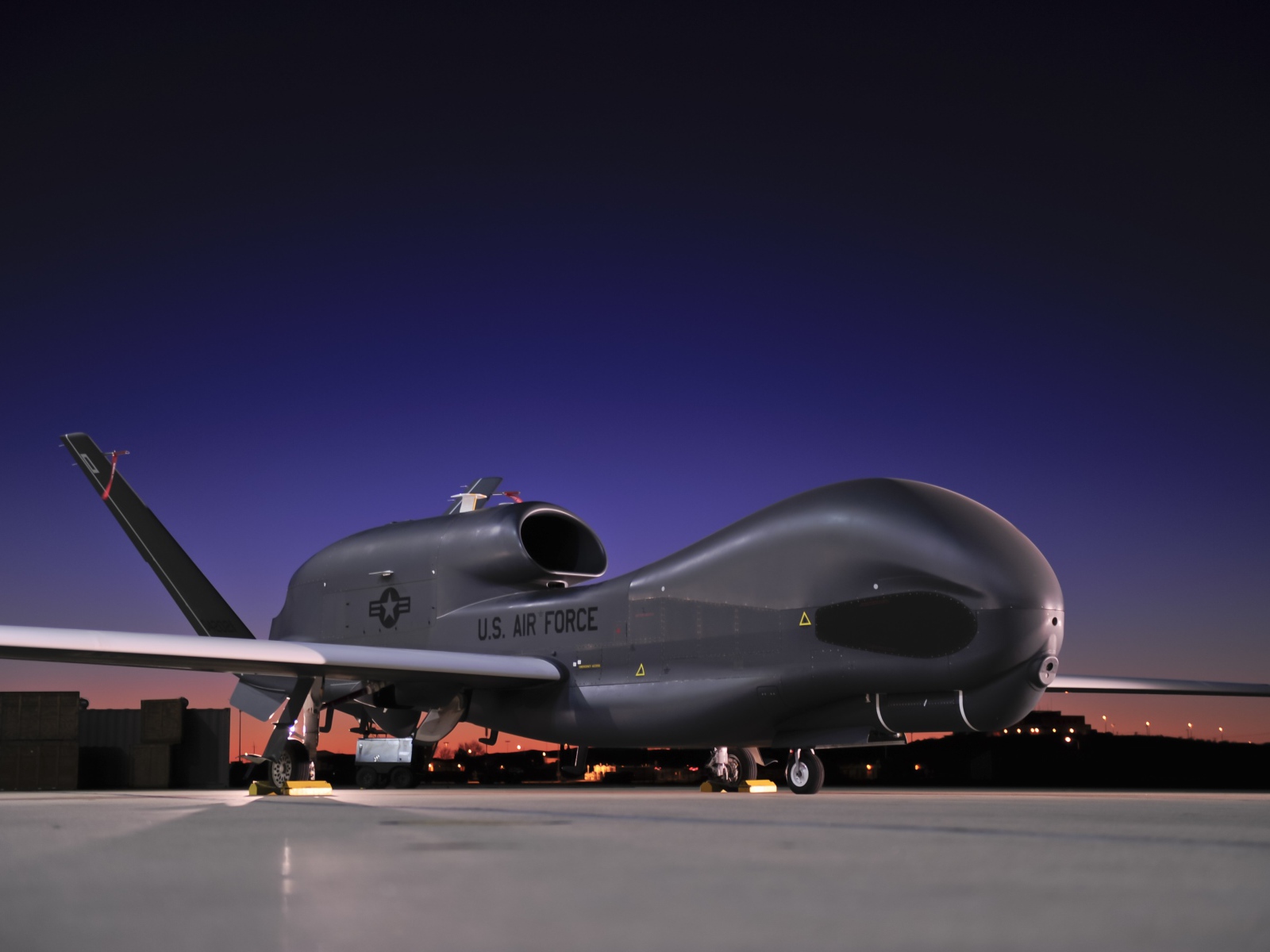 Беспилотный летательный аппарат RQ-4 Global Hawk
