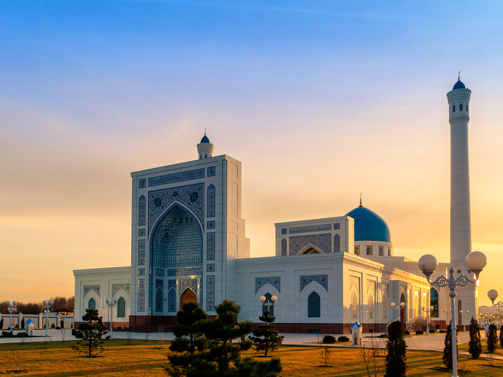 Мечеть Минор на фоне красивого неба город Ташкент 