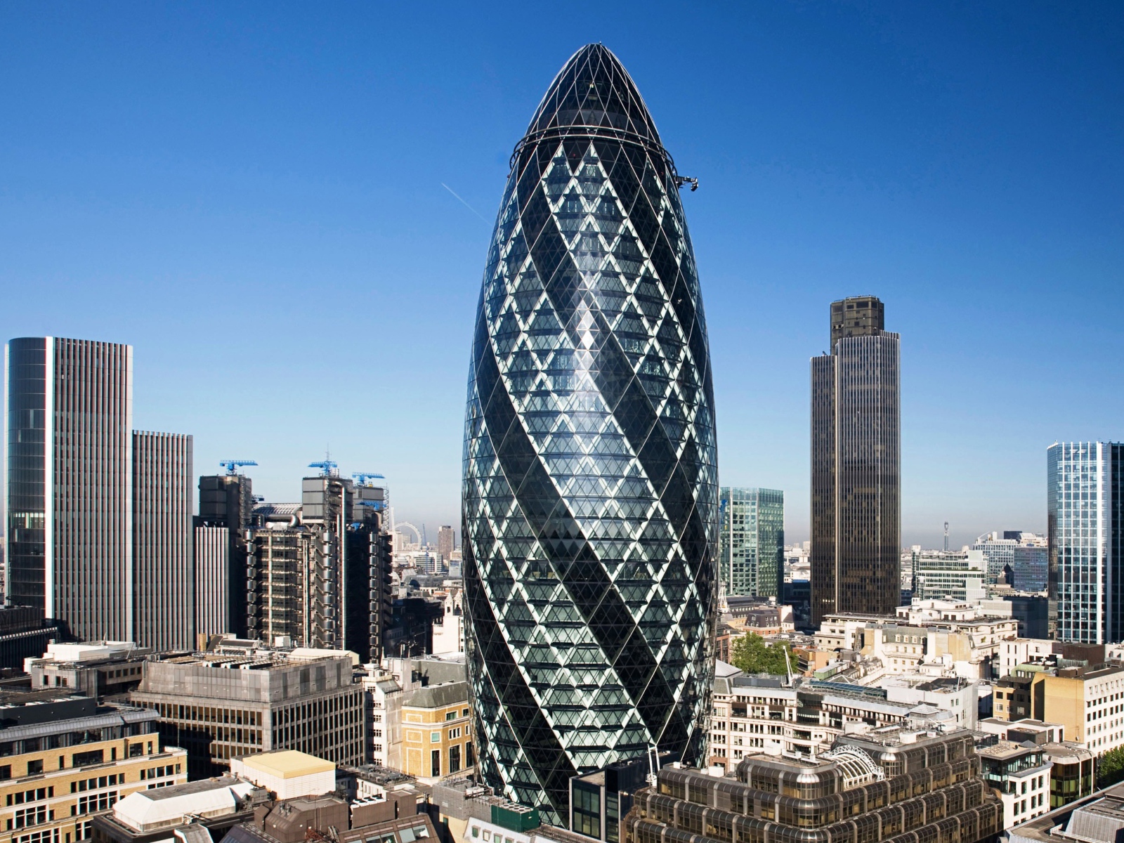 Необычный красивый небоскреб Мэри-Экс, Англия 