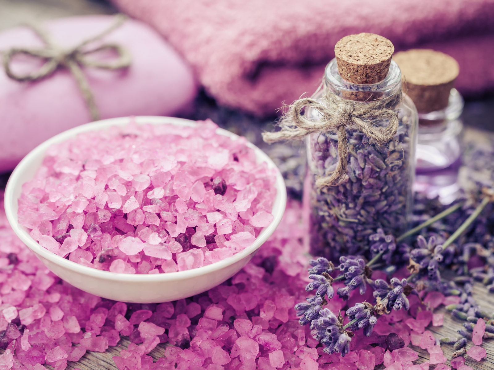 Ароматная соль для ванн с баночкой лаванды