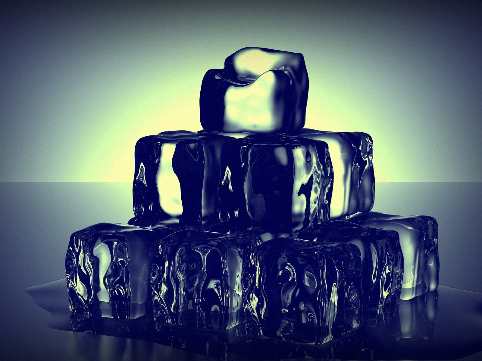 Пирамида их подтаявших кубиков льда 