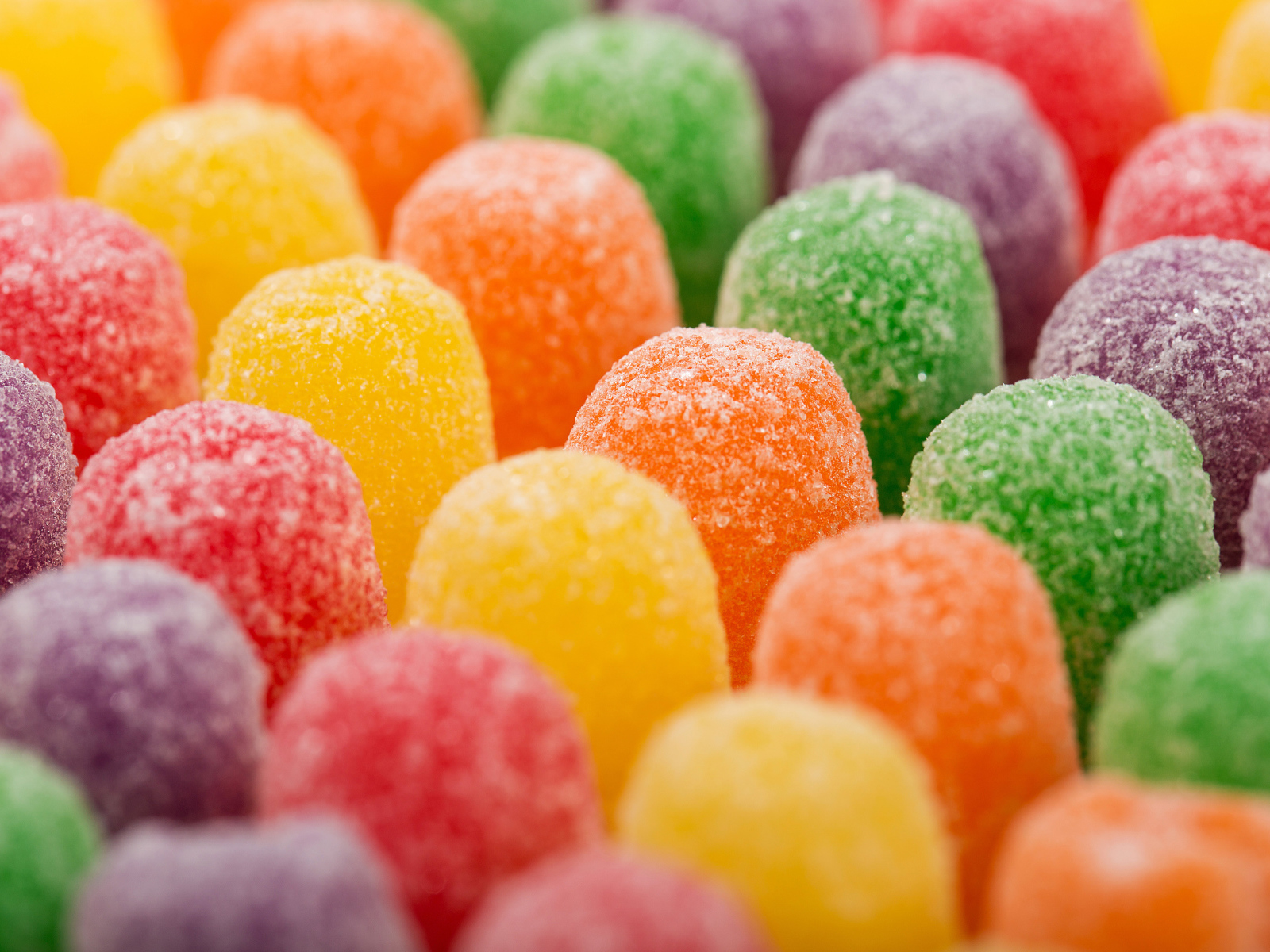 Разноцветные мармеладные конфеты в сахаре 