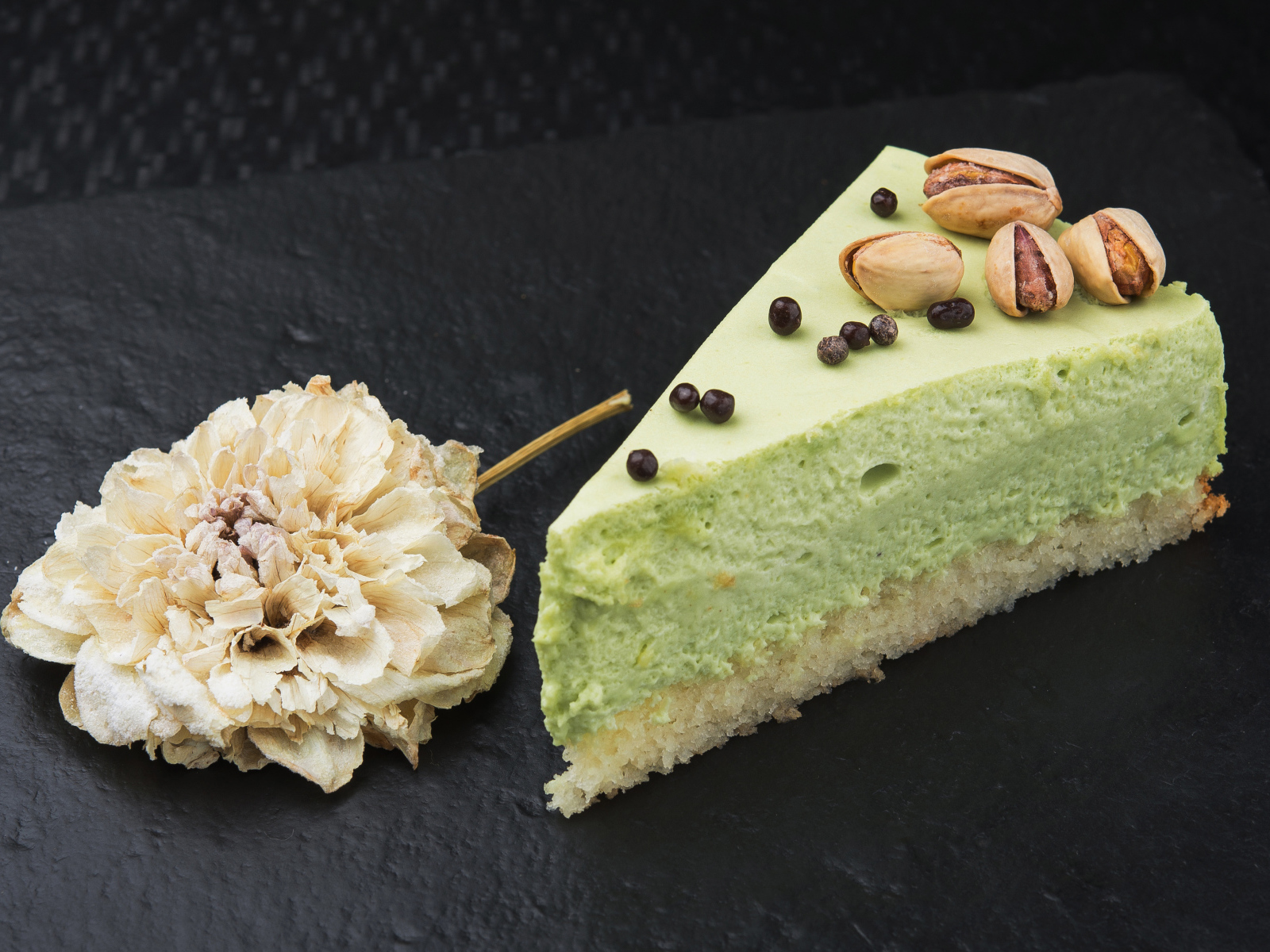 Фисташковый торт с орехами 