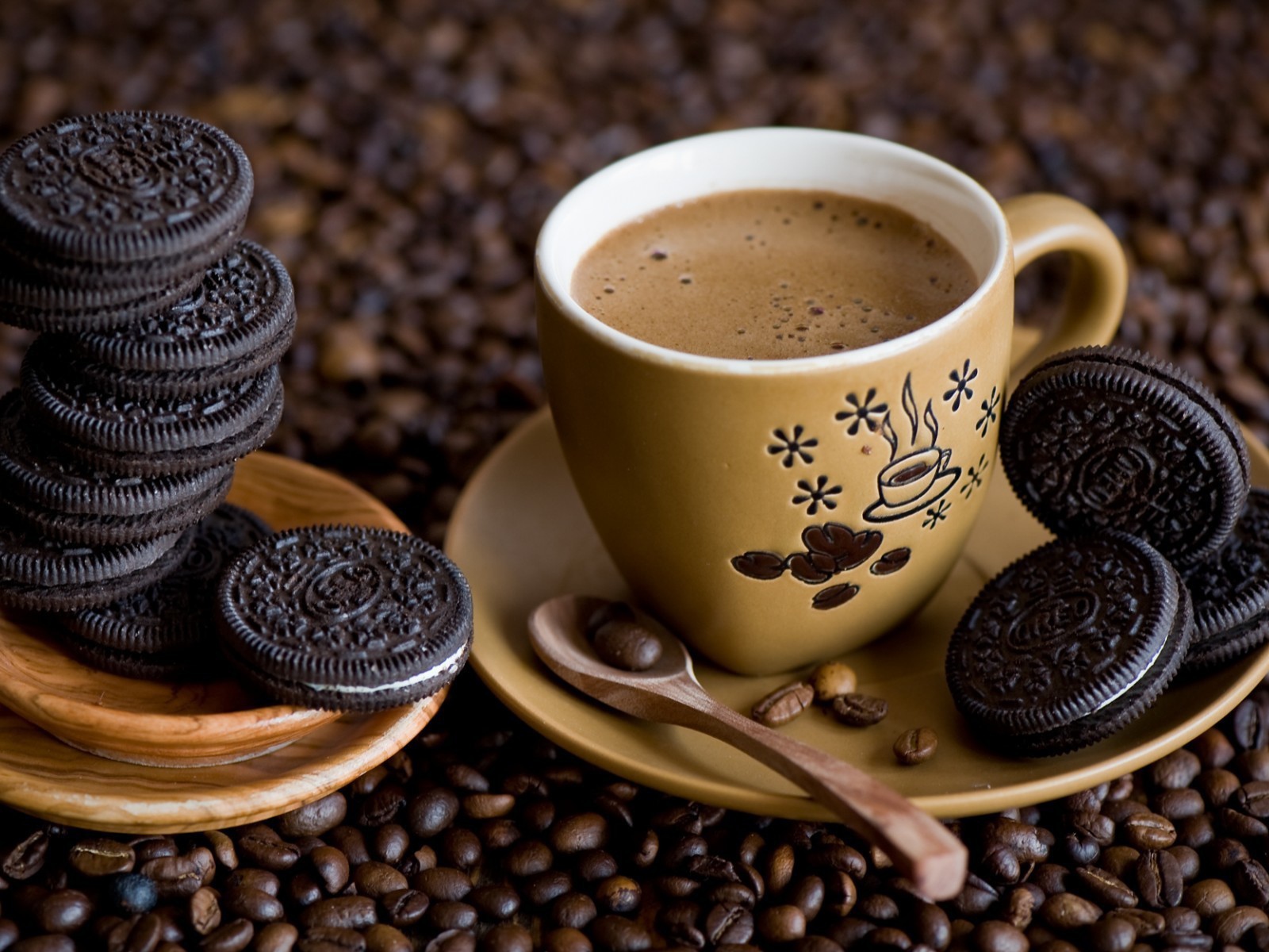 Чашка кофе с печеньем Орео 