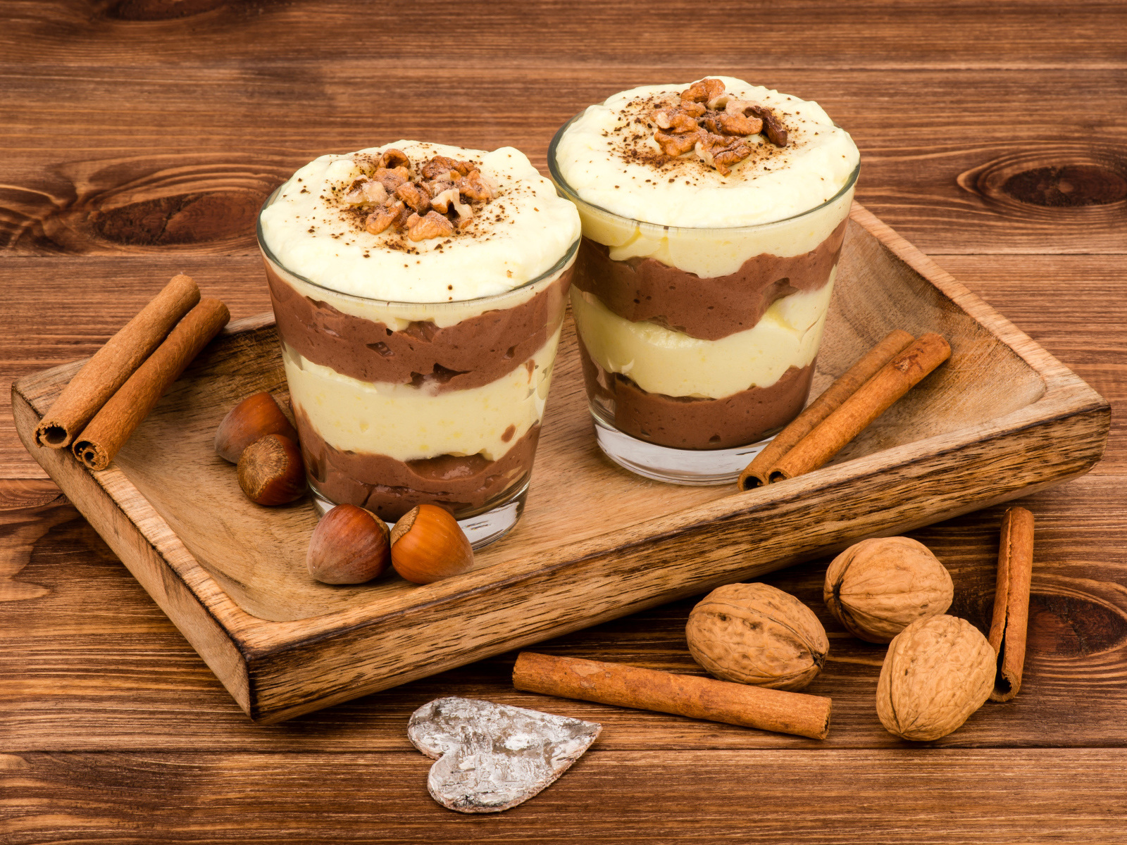 Сливочно - кофейный десерт с орехами и корицей