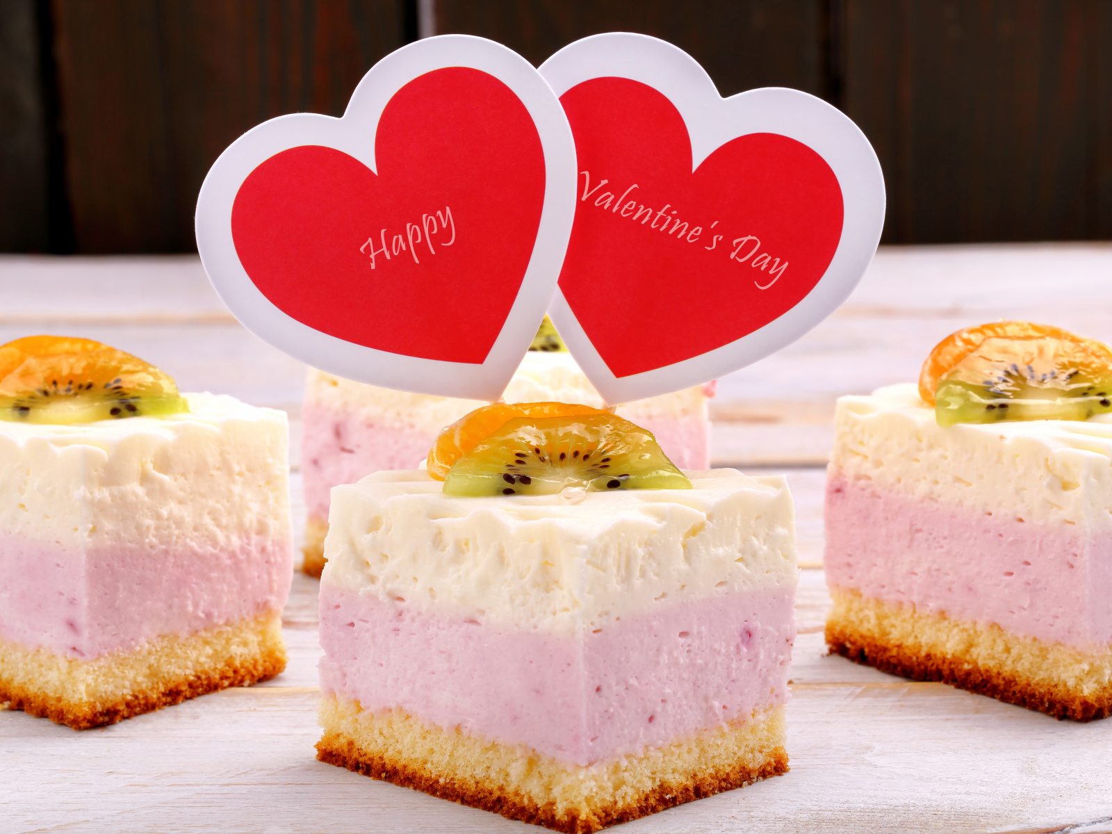 Аппетитные пирожные с сердечками на День Святого Валентина