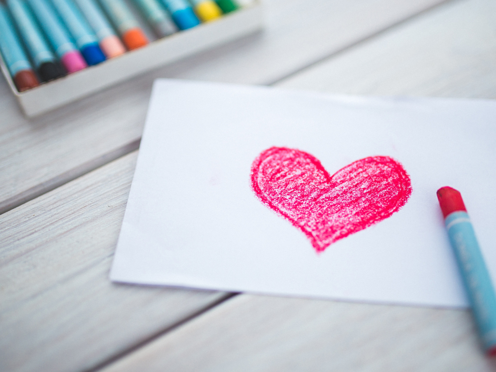 Нарисованное красное сердце