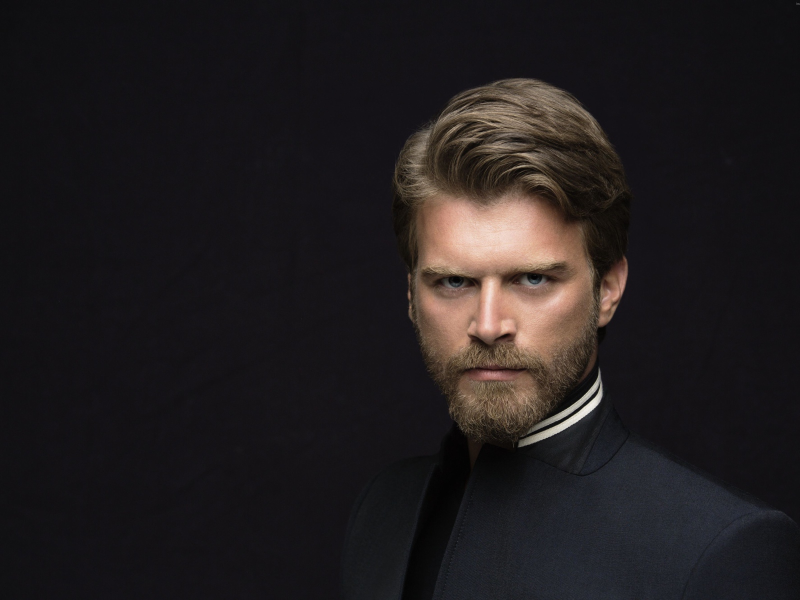 Голубоглазый турецкий актер Кыванч Татлытуг