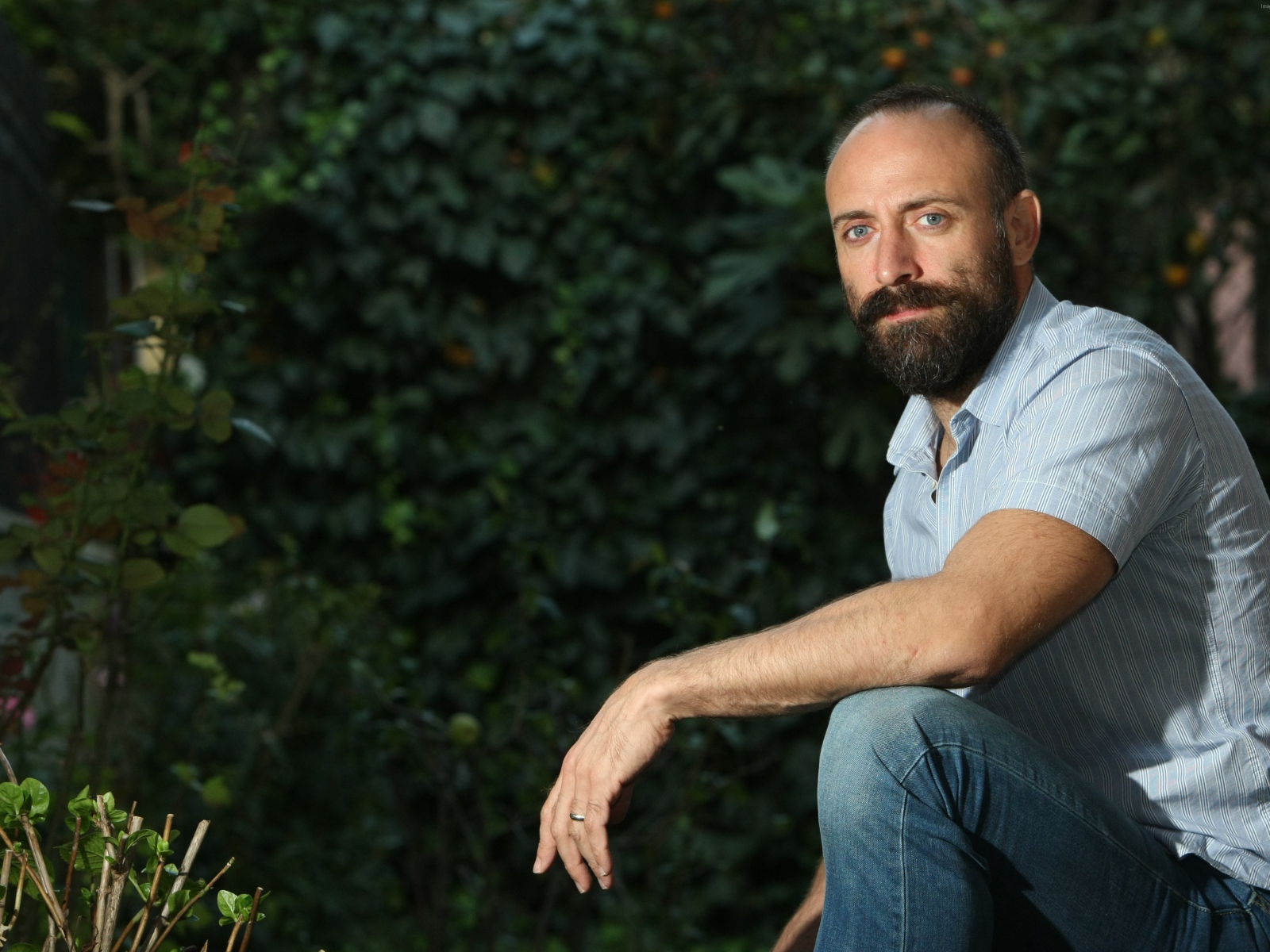 Популярный турецкий актер Халит Эргенч с бородой