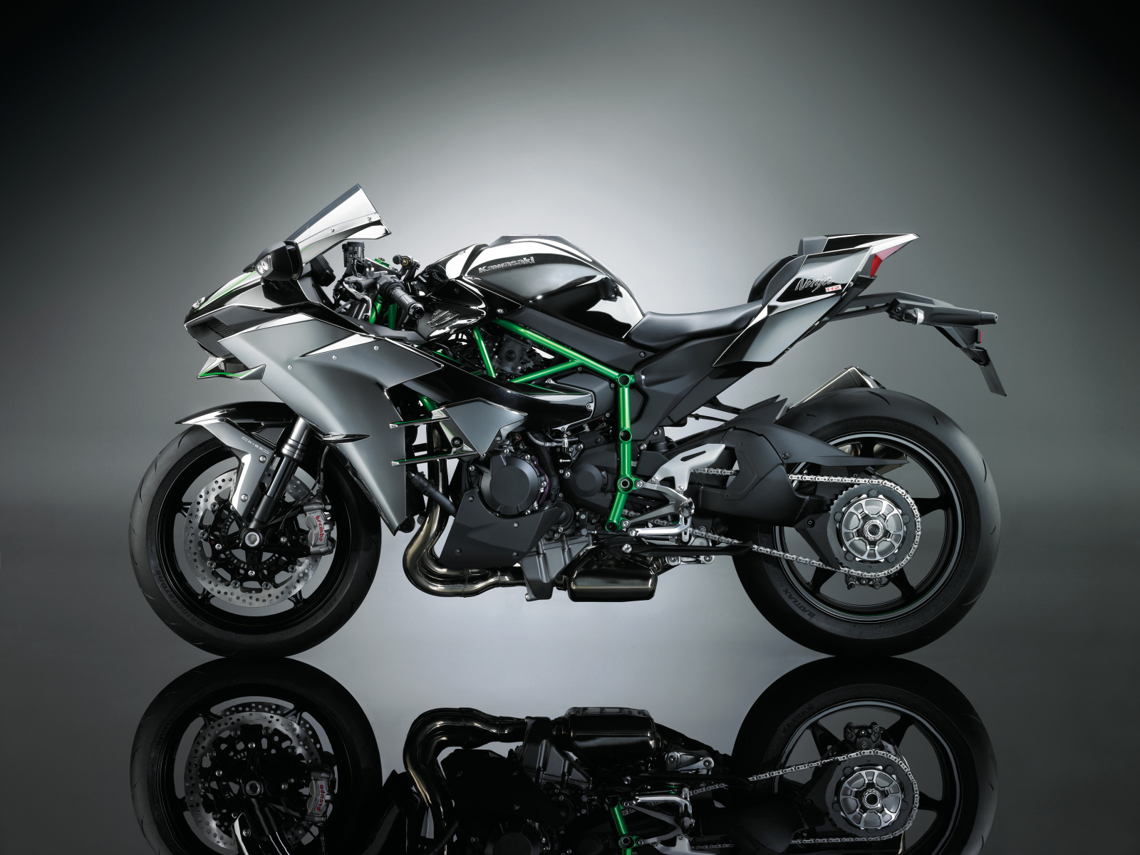 Черный мотоцикл  Kawasaki Ninja H2 