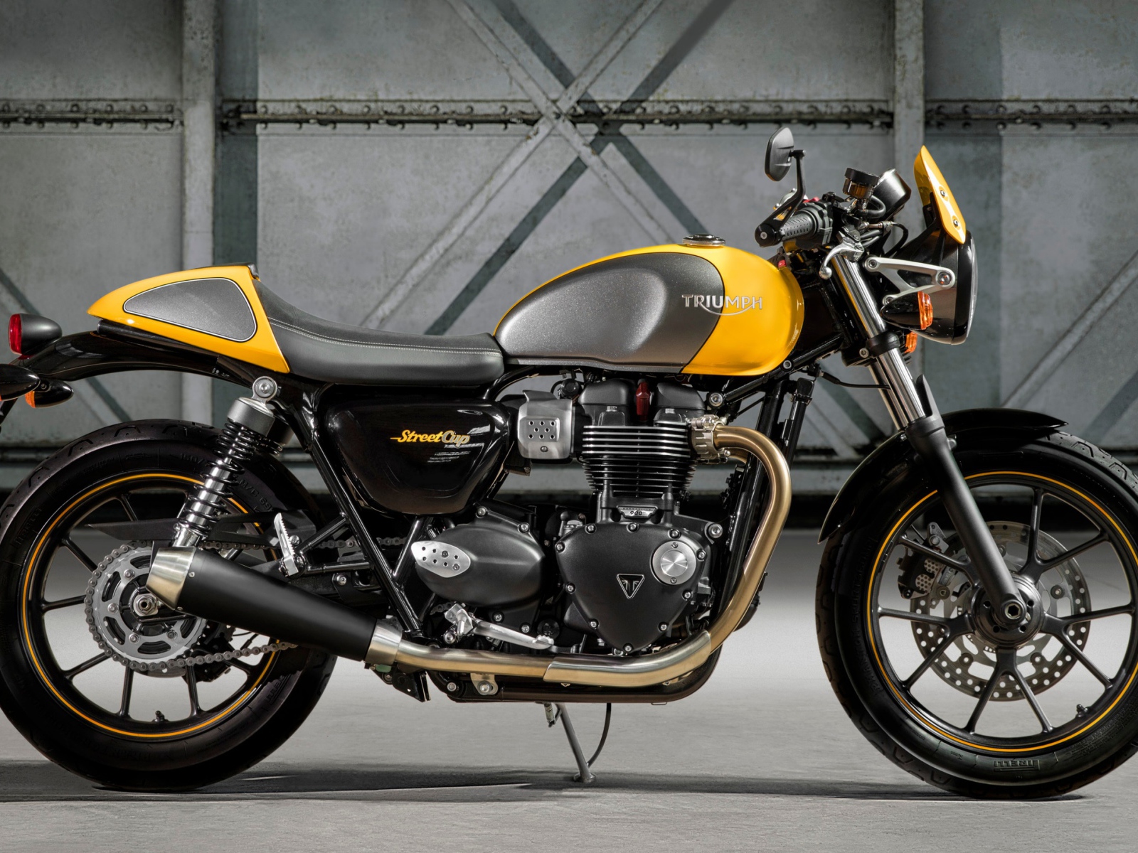 Мотоцикл Triumph Street Cup вид сбоку