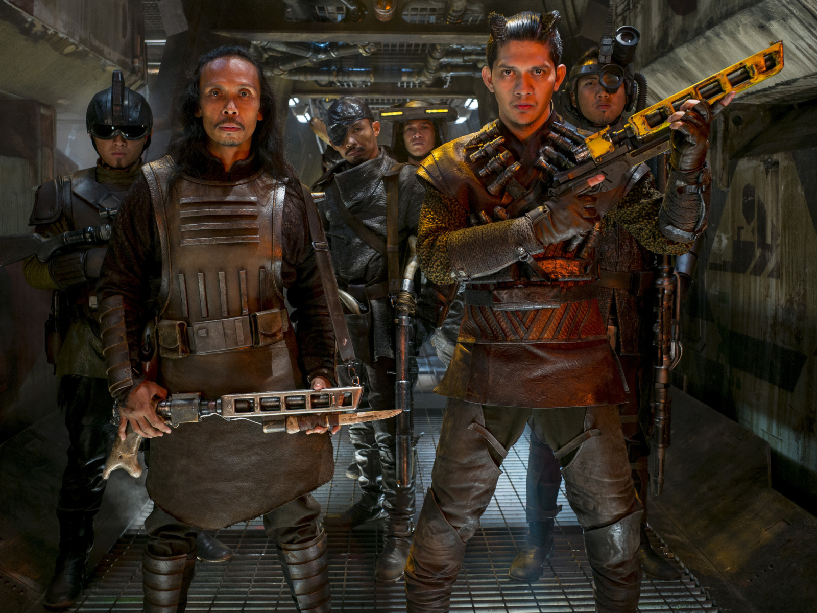 Актеры Ико Ювайс, Яян Рухьян фильм Звёздные войны. Эпизод VII Пробуждение Силы 