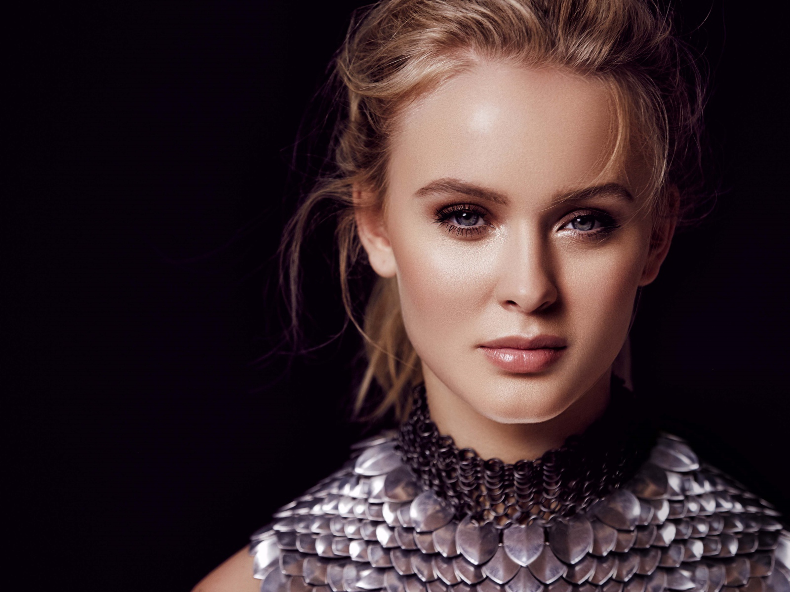 Молодая шведская певица Зара Ларссон