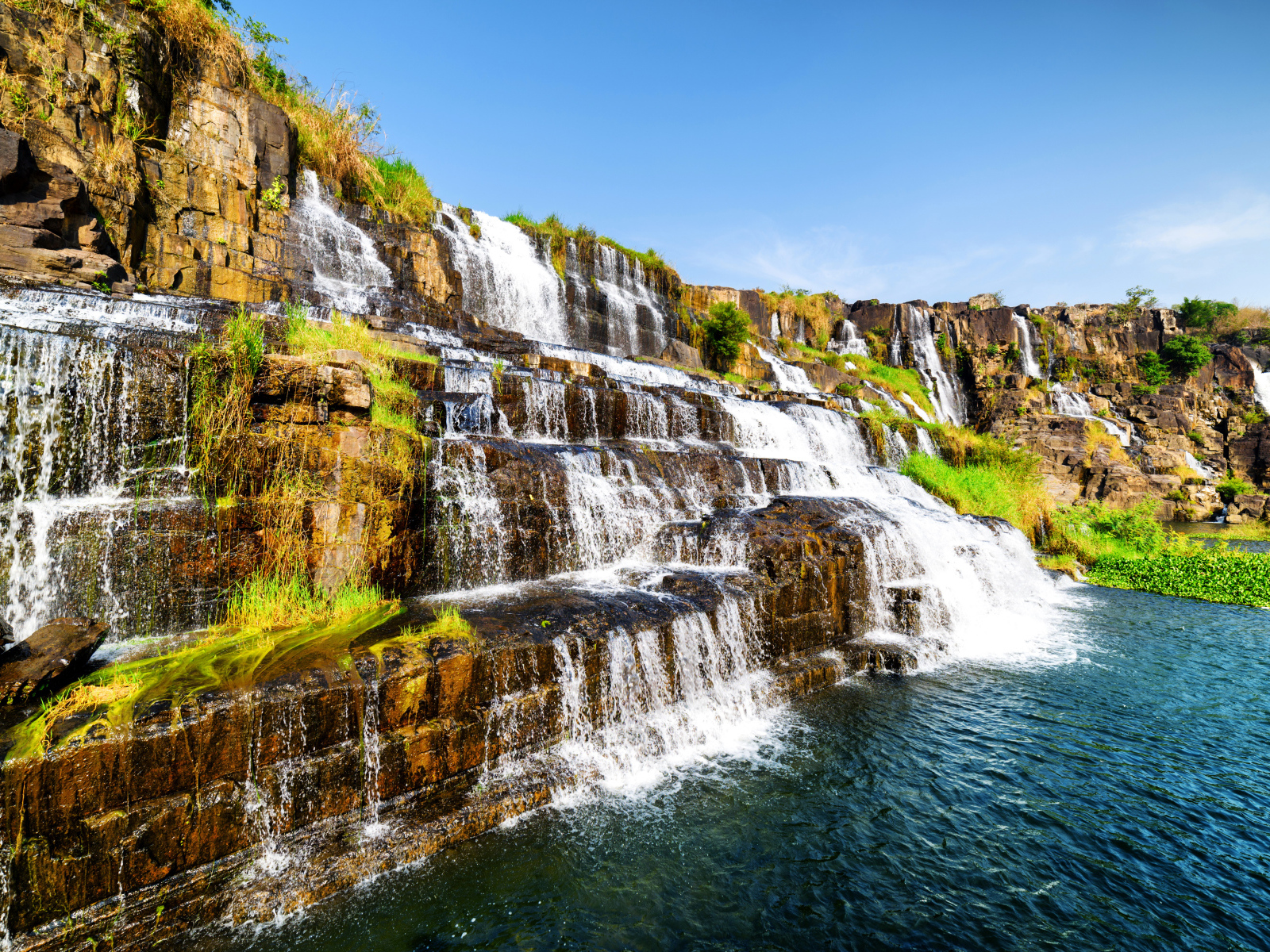Живописный водопад Понгур, Вьетнам 