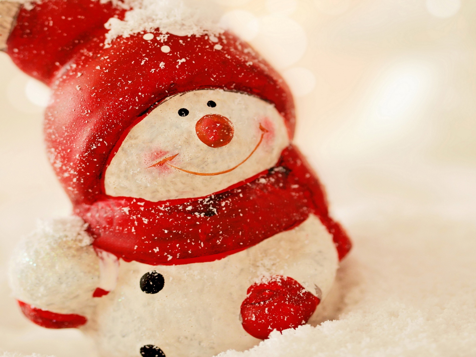 Игрушка снеговик в красной шапке на новый год 2018