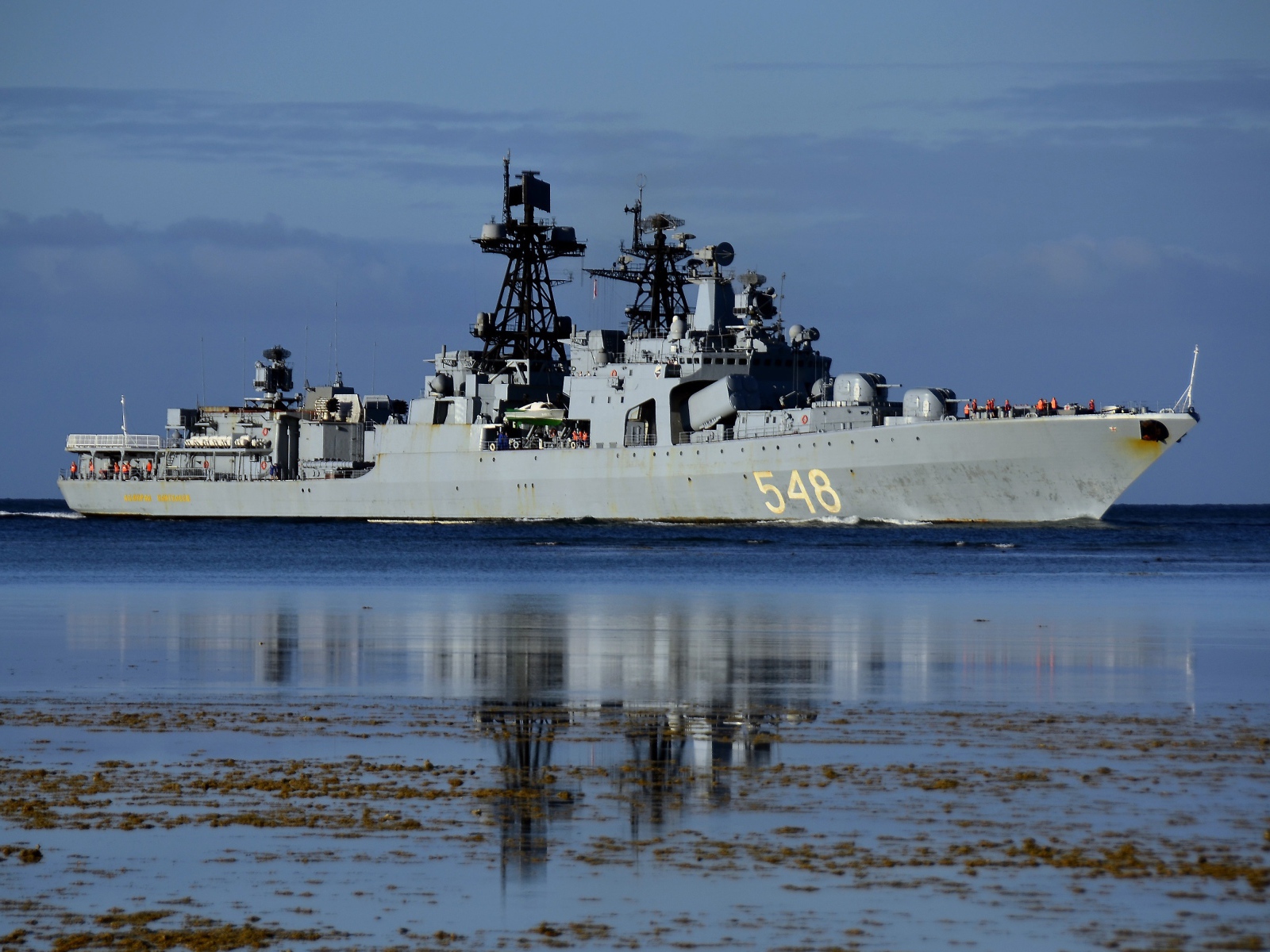 Большой противолодочный корабль Адмирал Пантелеев на воде