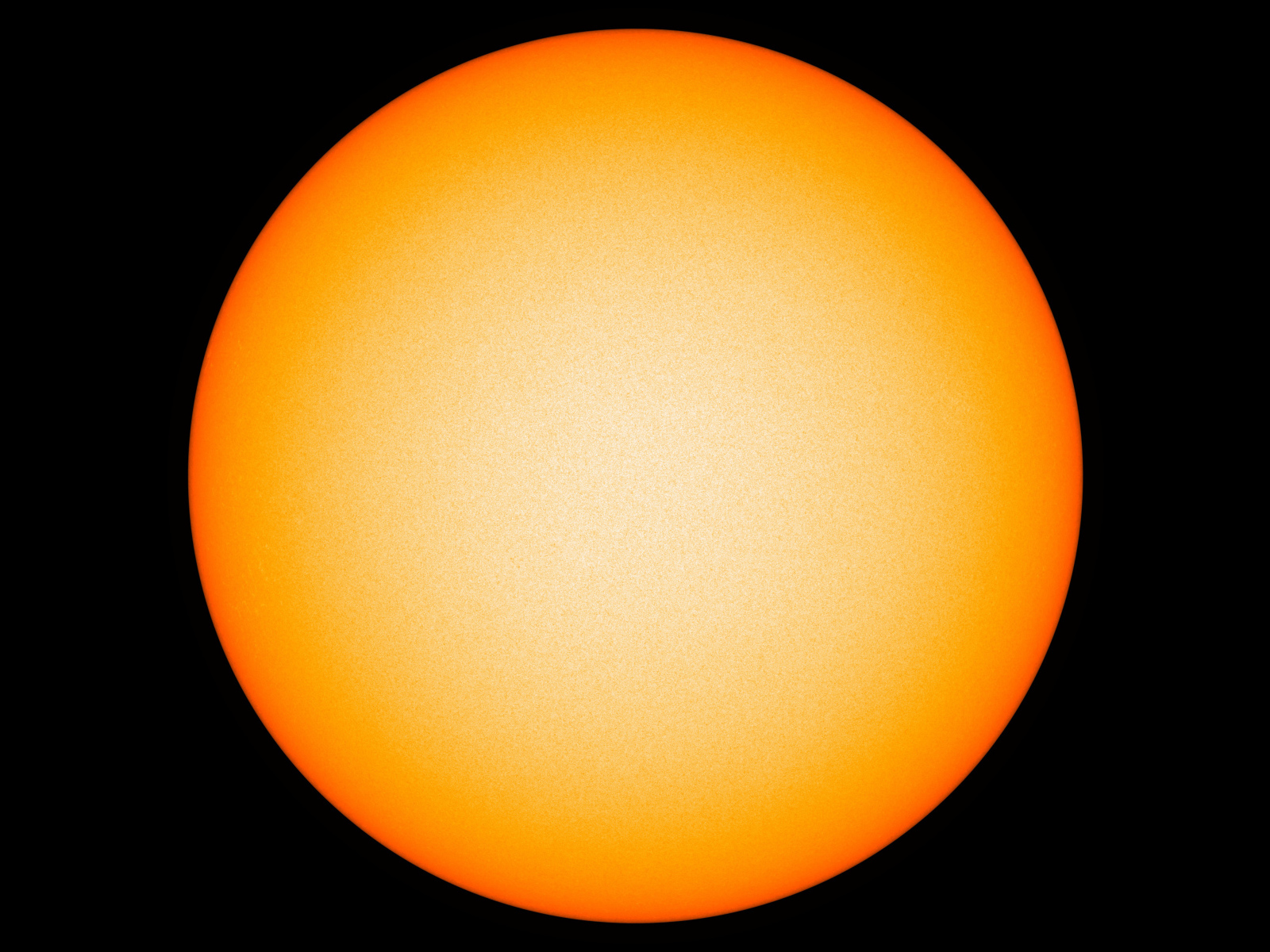 Яркое желтое солнце на черном фоне