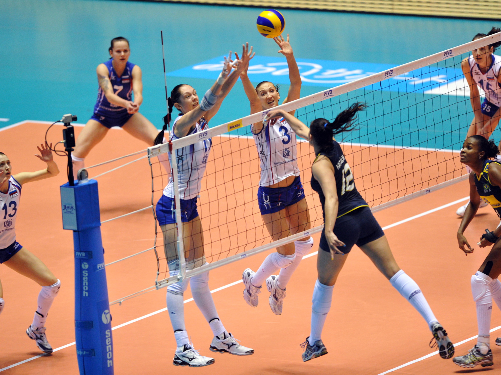 Женский волейбол. Команда Россия-Бразилия 
