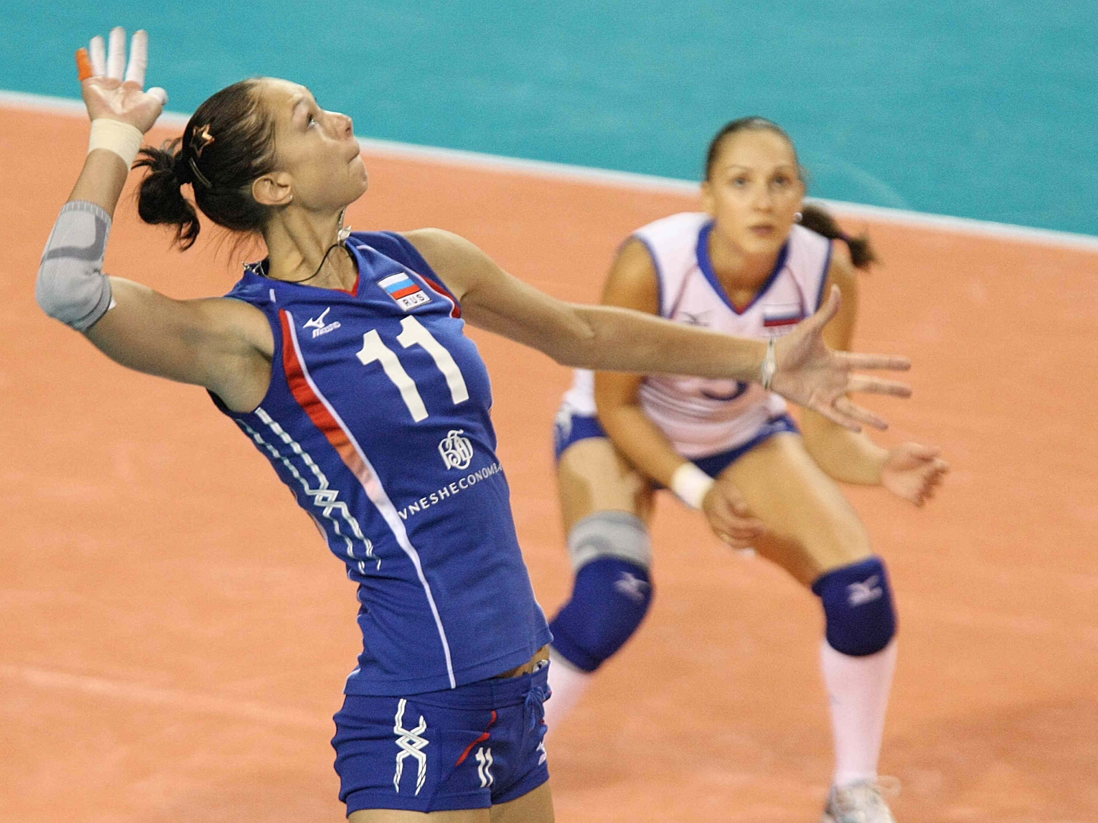 Волейболистка Екатерина Гамова в атаке 